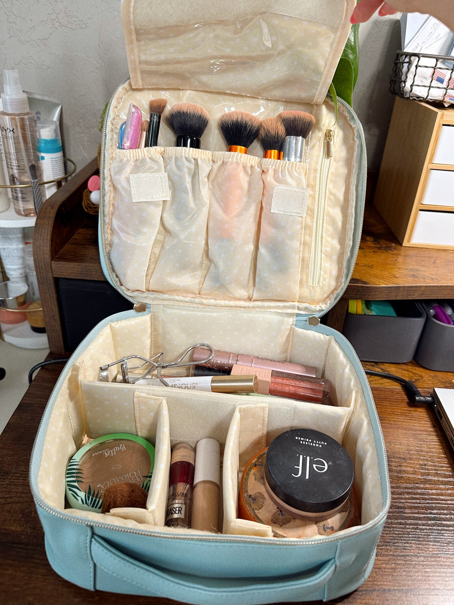 a perfect travel makeup bag! 

#LTKFindsUnder50 #LTKTravel #LTKxelfCosmetics