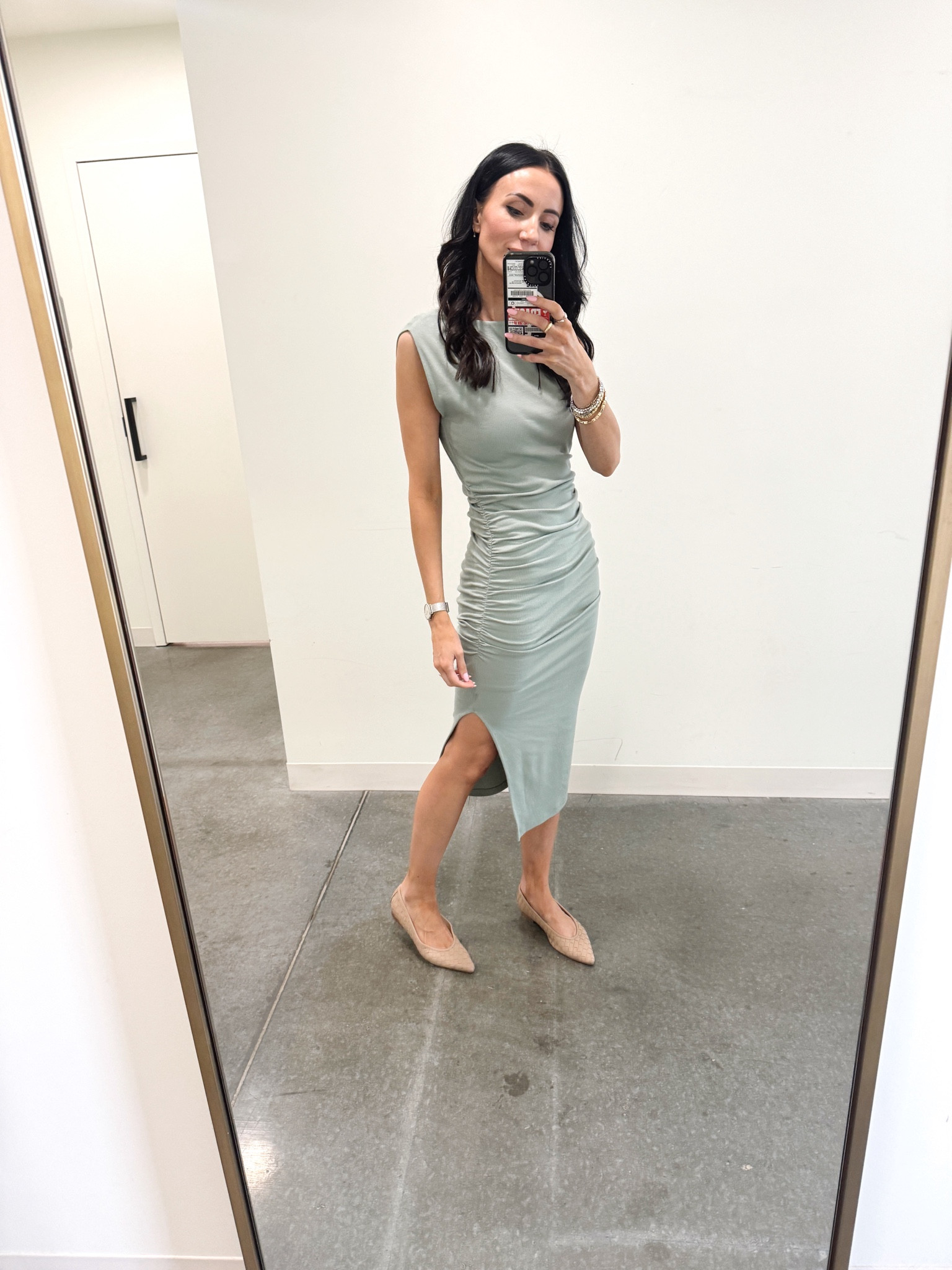 Micheal Star’s dresses are some of the best bodycon dresses. This one is an XS from Evereve and I love the color so much. @evereveofficial #everevepartner #everevestyle


