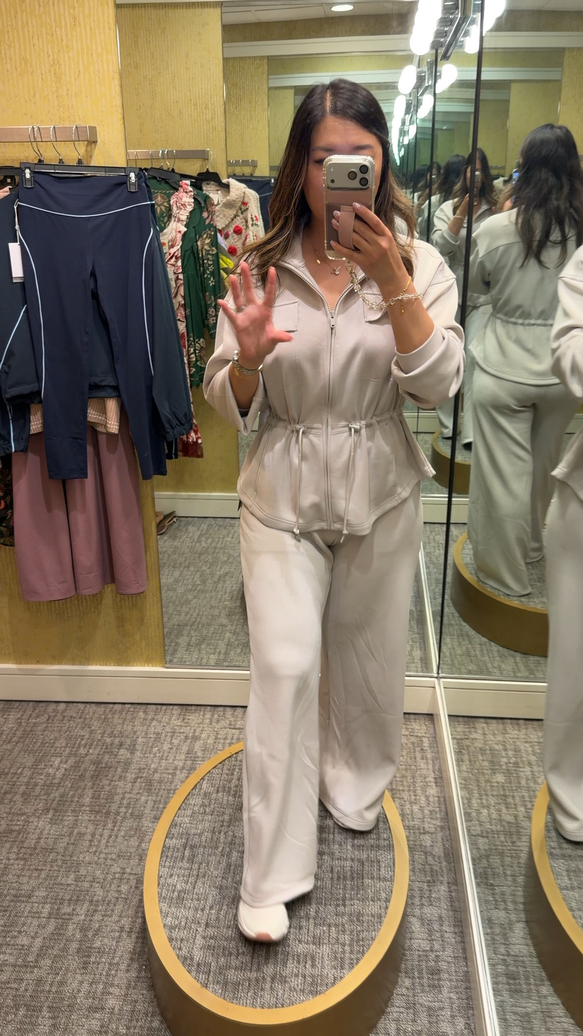 Zella that looks like Spanx!!! So good!
Jacket: Medium
Pants: Medium
ON Cloud Sneakers: Size down half