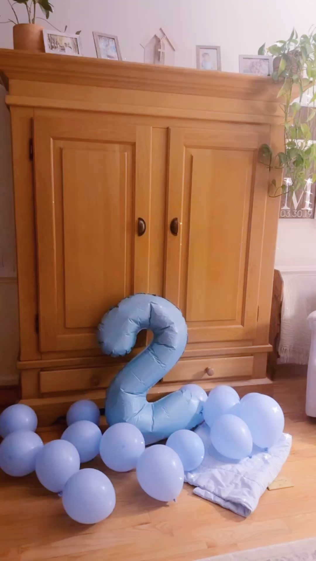 And we have allllll the balloons 🎈 blown up for our birthday morning 🥞 traditions!! 🤭🩵