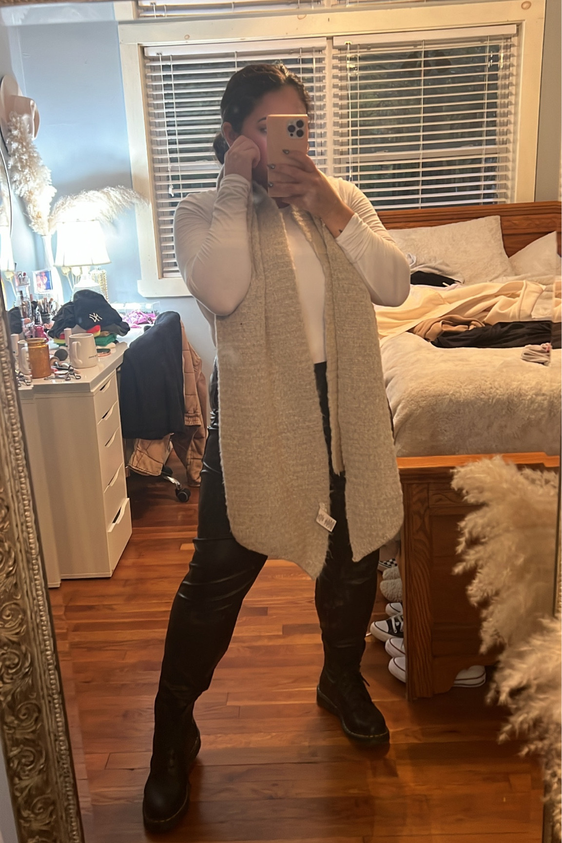 White long sleeve bodysuit
Black SPANX joggers
Doc marten boots
Cream scarf grey scarf
Neutral scarf


#LTKcurves #LTKworkwear #LTKfit