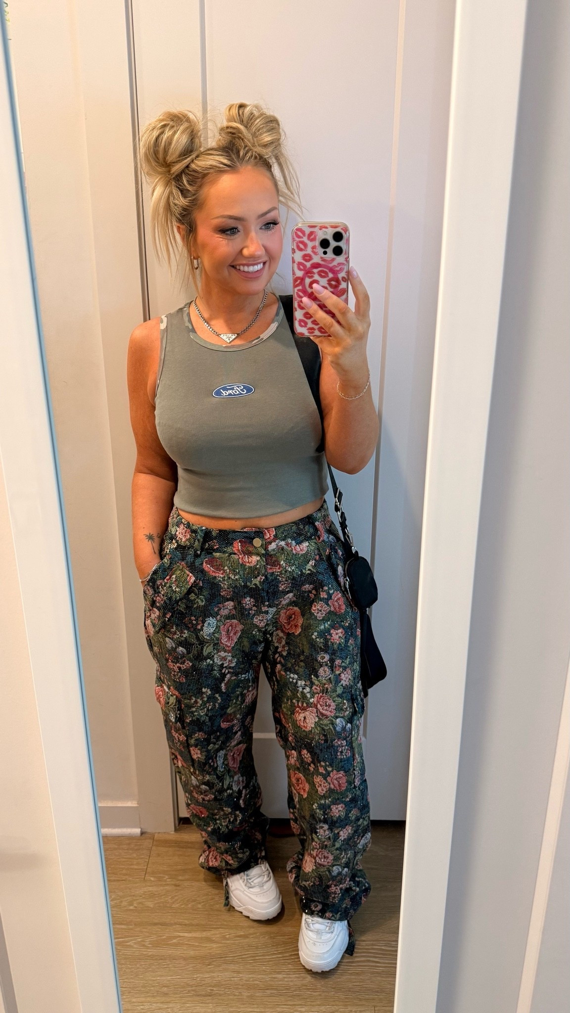 Day drinking & concert fit 🖤

#LTKMidsize #LTKootd #LTKSeasonal