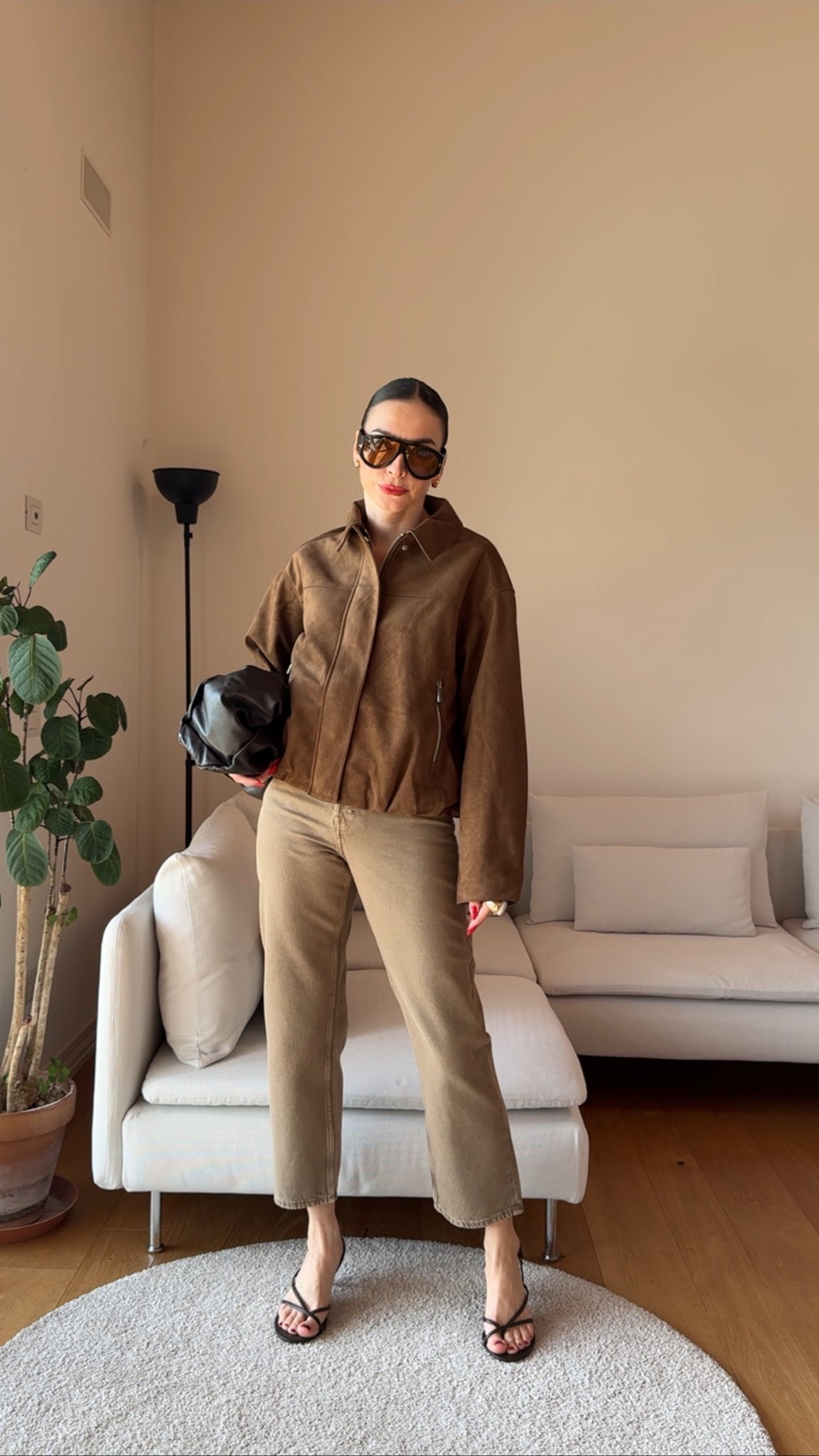 Brown jacket, jeans outfit 💫 

Effortless neutral outfit with a structured jacket and relaxed jeans. The kind of look that feels elevated but still easy for everyday wear.

Jacket size M, jeans 36 (UK 8 / US 4)

🔎 neutral outfit, brown outfit, spring jacket, casual chic, everyday outfit, denim look, effortless style

#LTKuk #LTKeurope #LTKspring


#LTKgrwm #LTKWorkwear #LTKootd