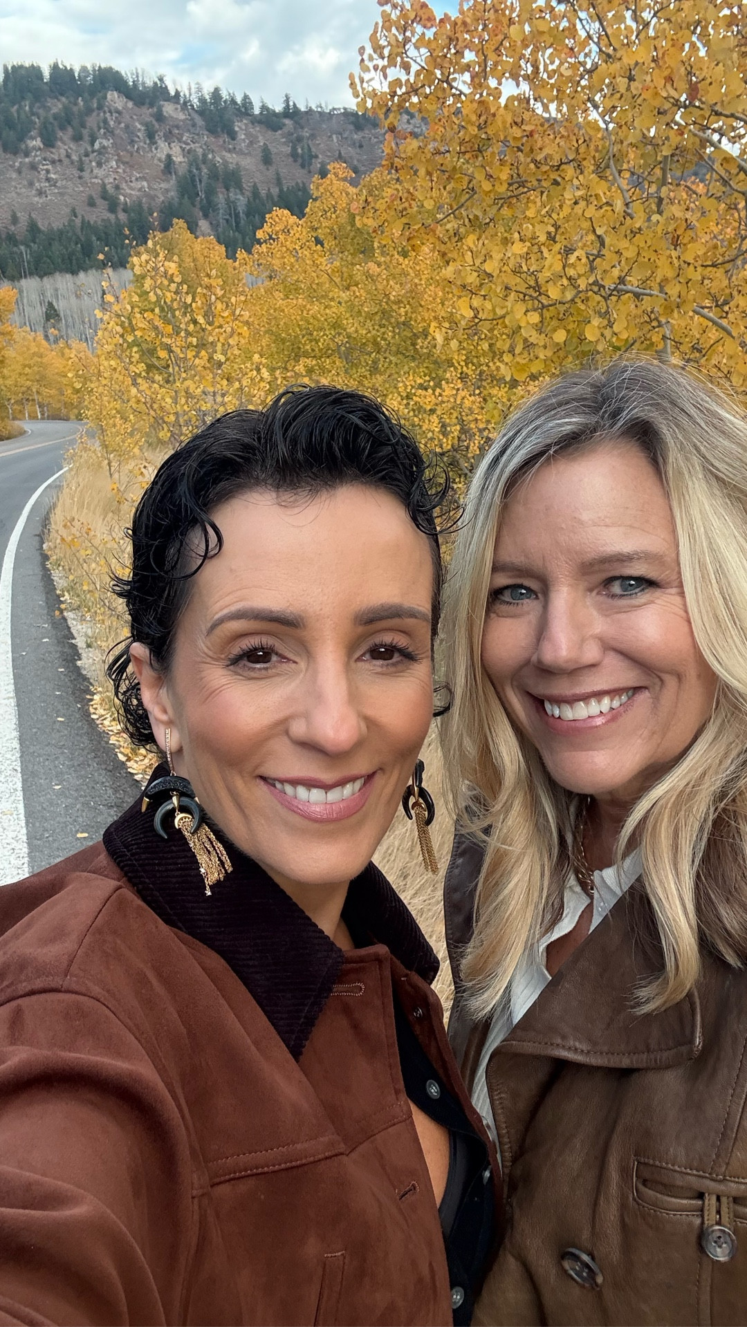 Morning view from my bestie’s house in Utah 🥰! Here’s what I packed ;) 