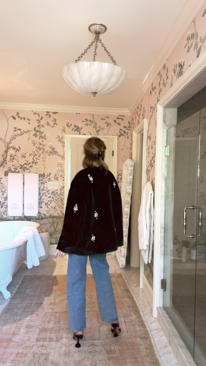 Best jeans! Wear all the time. In size 23. Also wearing the world’s most comfortable heels. Jacket is Zara and you sold it out. Linked other Zara picks on bornonfifth.com 🤝🏻