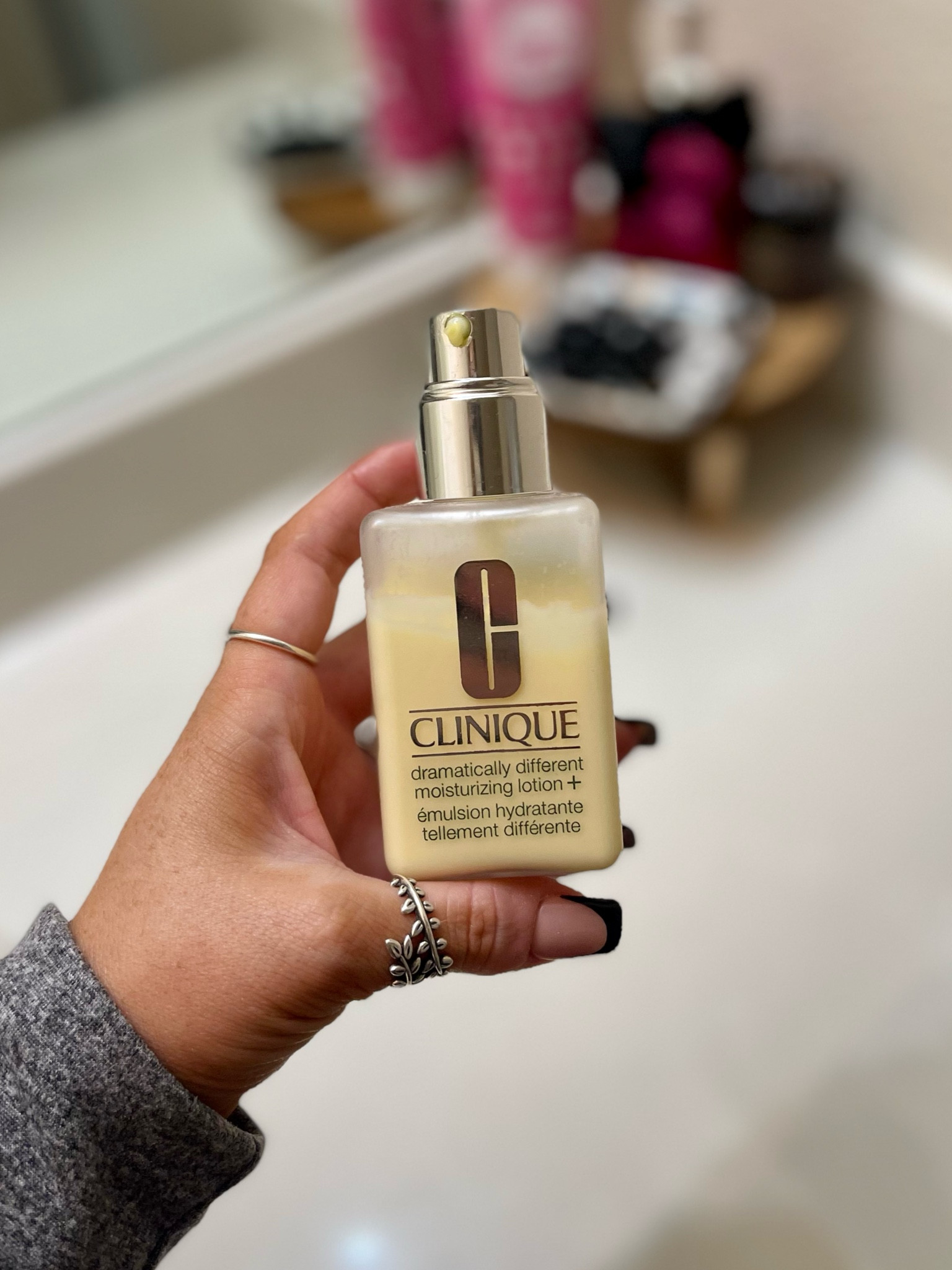 My dry skin loves this Clinique moisturizer. I always keep it in stock!💛


#LTKunder50 #LTKstyletip #LTKbeauty