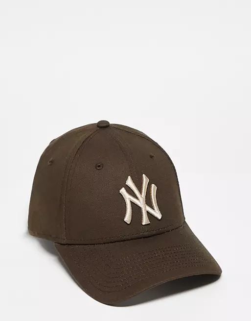 New Era 9Forty NY Yankees cap in brown | ASOS (Global)