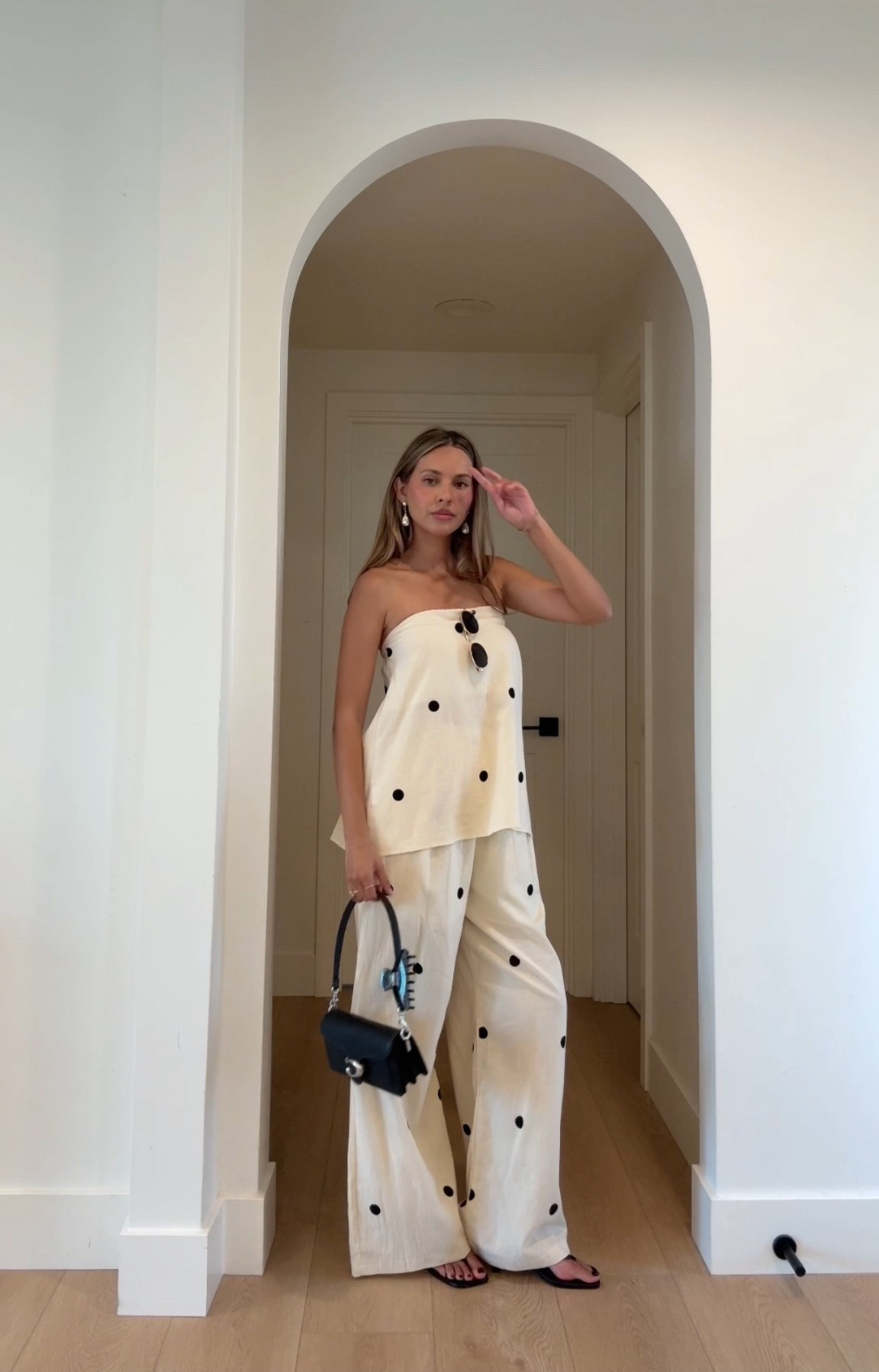 WHAT I'M WEARING
Amazon set (so good for spring/summer... lightweight + effortless)
Top + pants sold together
Black sandals (old) +coach mini bag to keep it simple