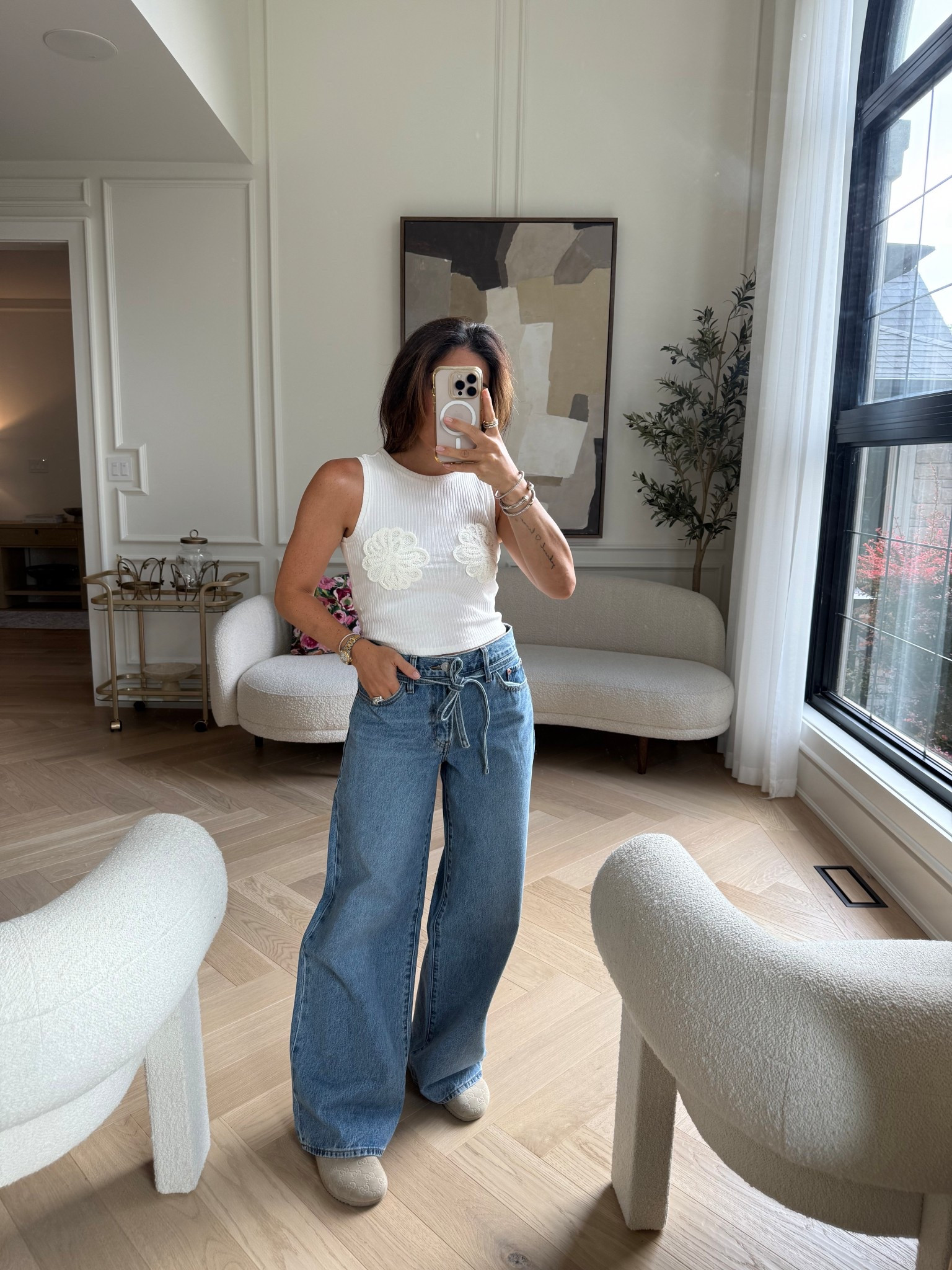 We’re going to denim school today! This is a XL wide leg- I’m wearing size 25 (waist) with a 31” inseam 
@levis website does a great job at narrowing down styles based on what inseam you’re looking for. At 5’1, I prefer a 27”-31” inseam to work with the majority of my shoes 

#levispartner #levis

#LTKsummer #LTKcanada #LTKworkwear