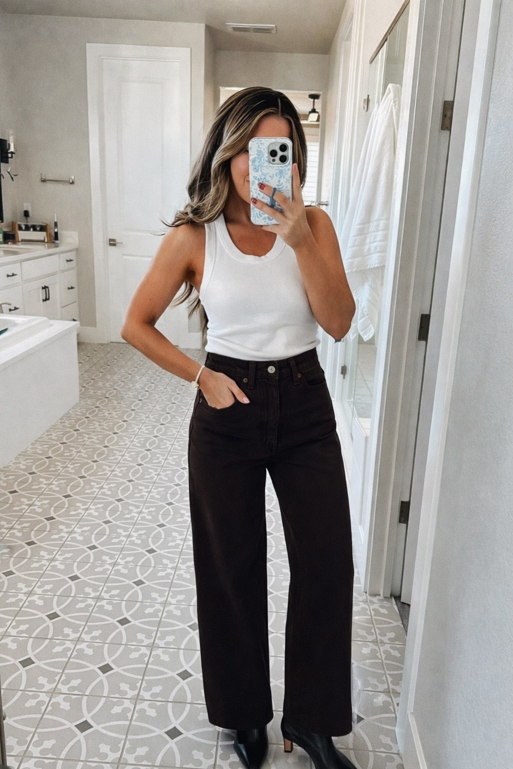 Abercrombie denim sale! Use code DENIMAF for an extra 15% off the sale price. Wearing size 25 short

Abercrombie jeans
Petite jeans
Black jeans
Sale


#LTKPetite #LTKSaleAlert #LTKootd