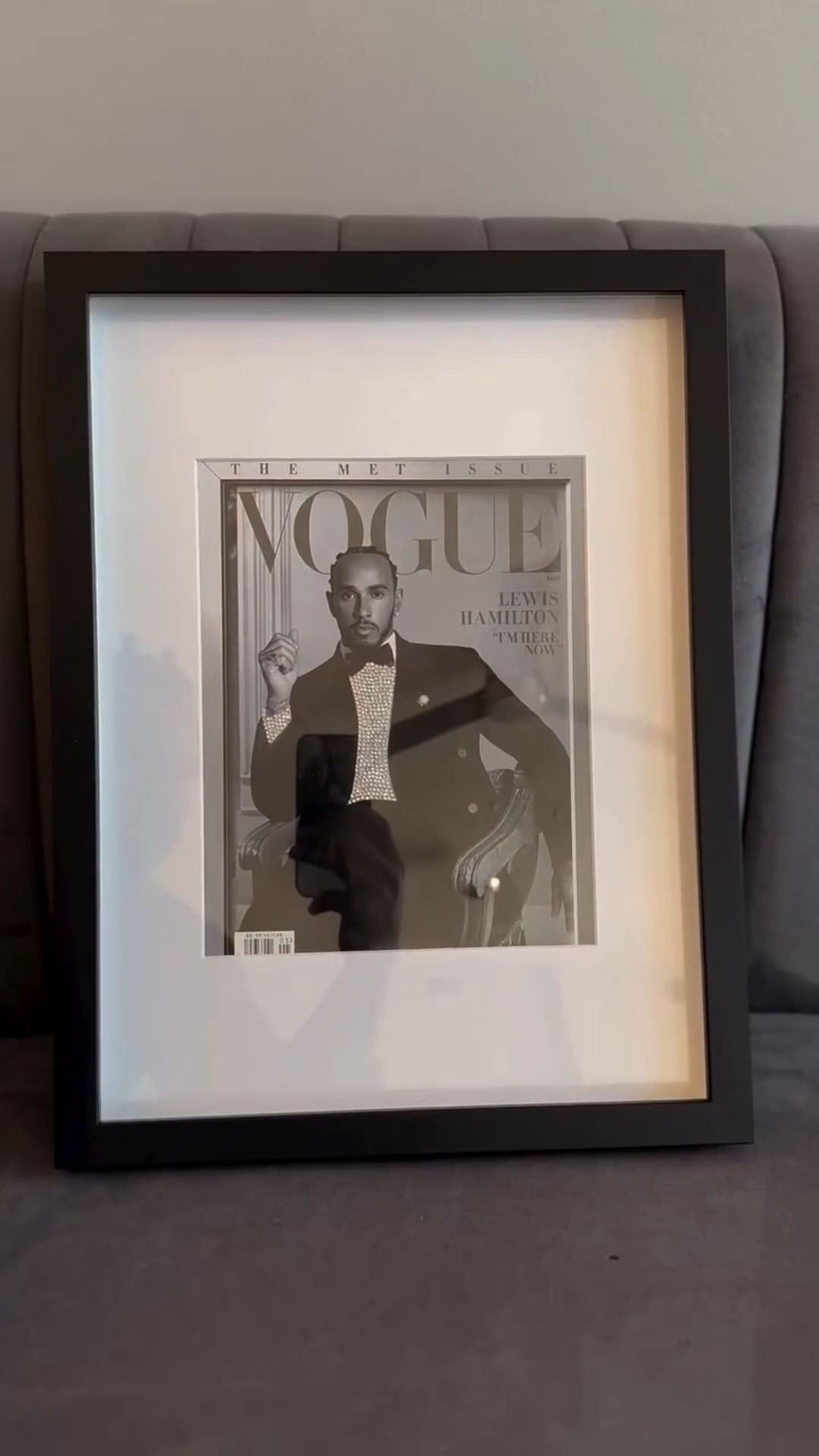 Couldn’t afford the art I wanted, so I made my own 🖼✨
DIY crystal magazine wall art for our first apartment.
Be honest, does it look expensive?
#diydecor #homedecor