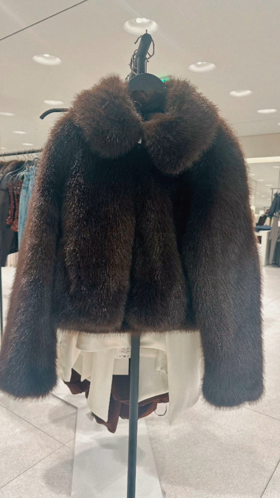 Chocolate faux fur has my 🤎

#LTKFindsUnder100 #LTKOver40 #LTKPetite