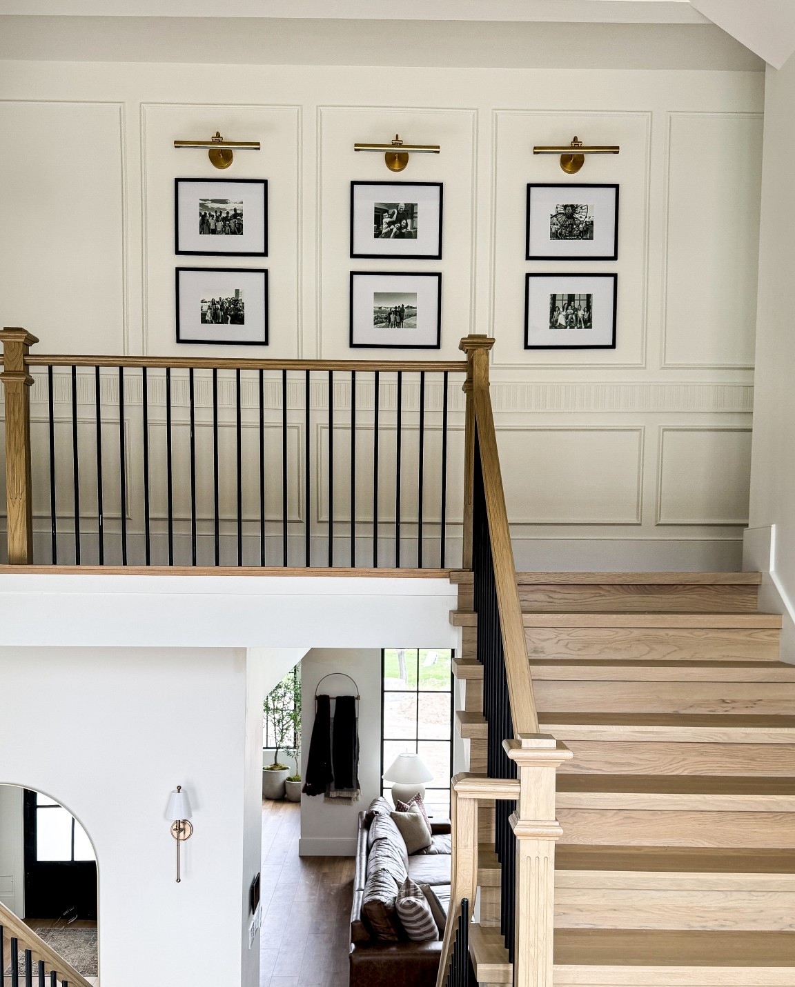 Love the look, but don’t want to hardwire? These picture lights are BATTERY POWERED and under $40 @loweshomeimprovement #lowespartner #ad 