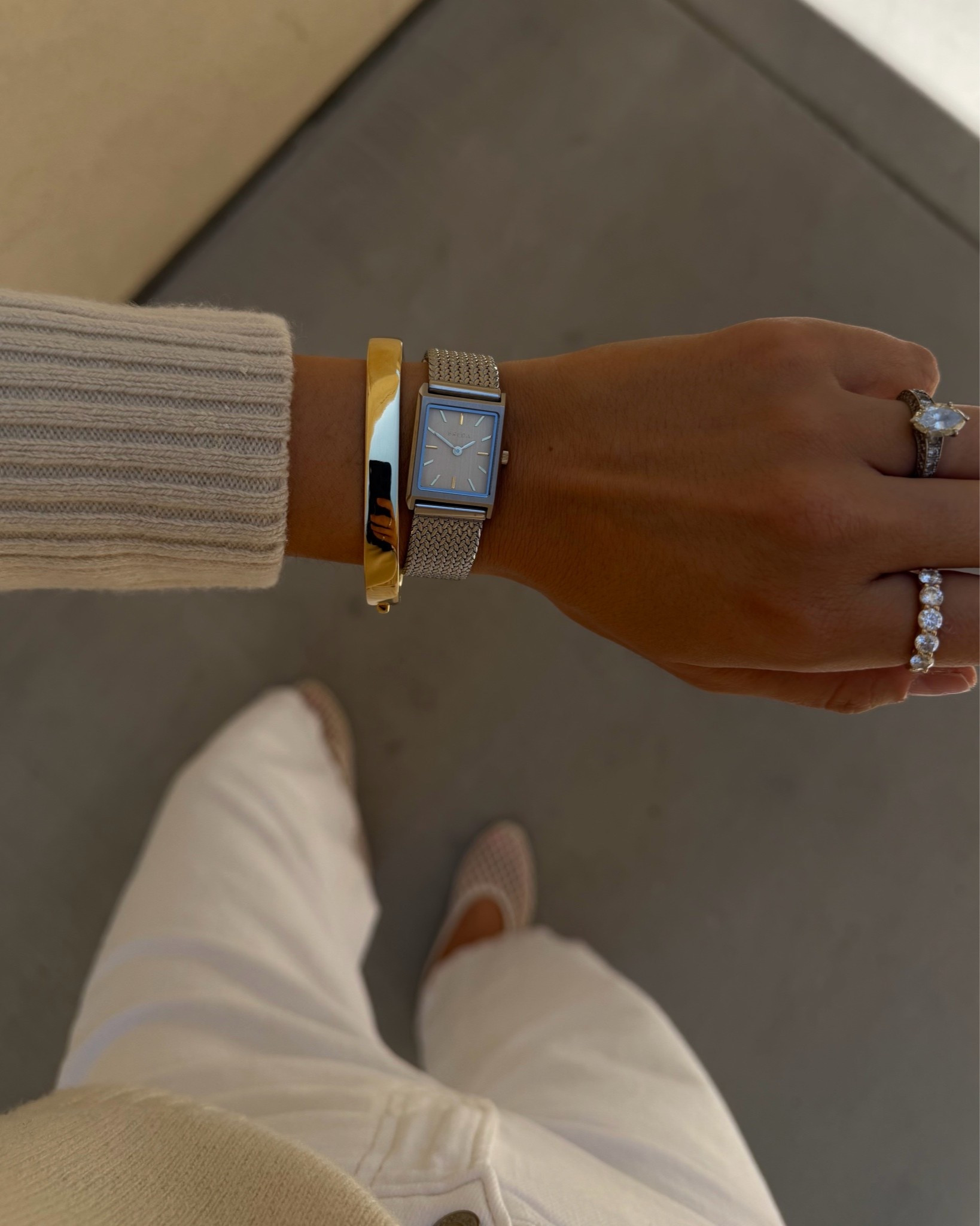 Minimal jewelry that make a statement! 

Love these @Quince quince finds:
Lab grown diamond band 
Rectangular bangle

#quincepartner