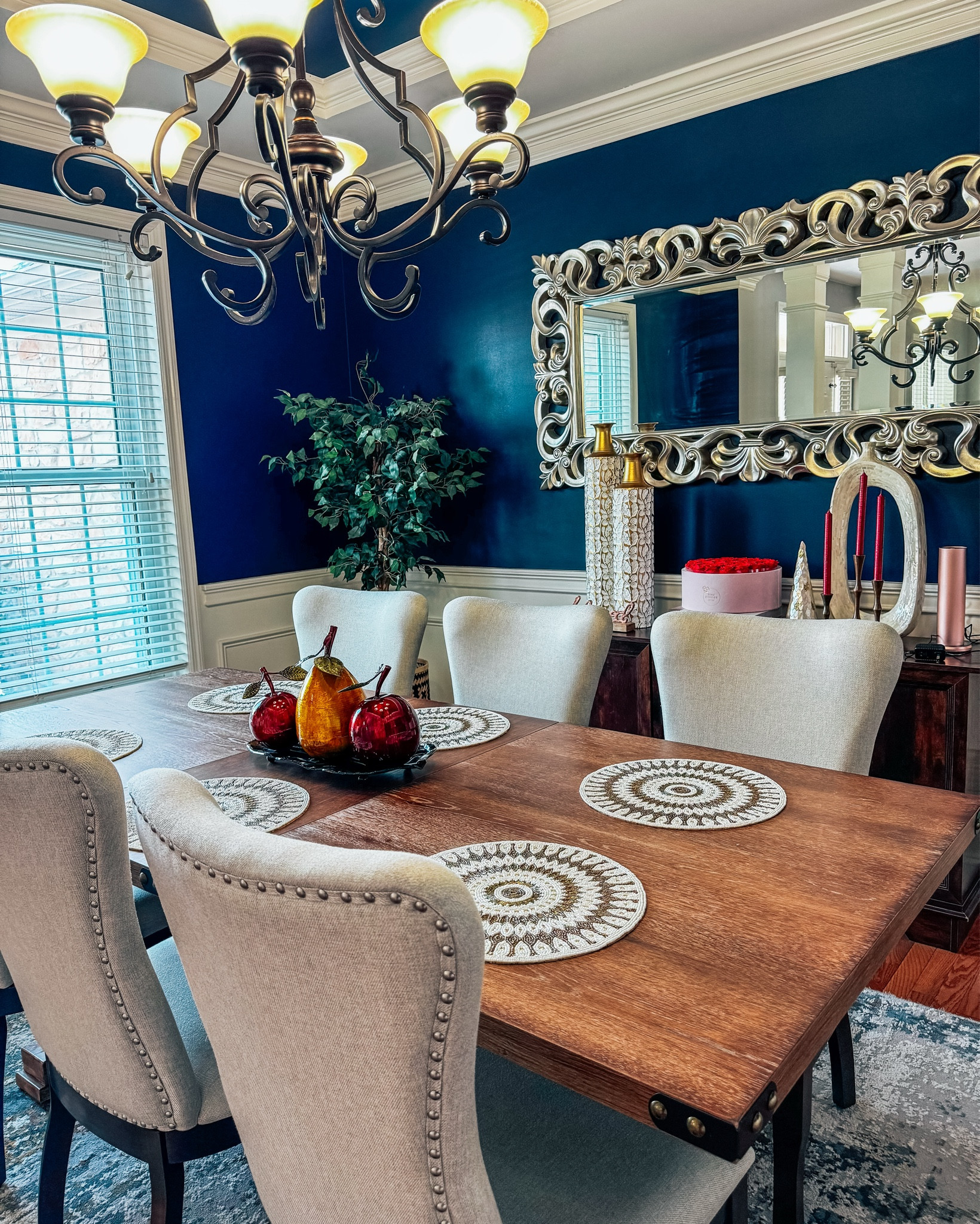 Dining room decor

dining room 
dining table 
dining chairs
home accents
home decorr

#LTKHome #LTKSaleAlert #LTKvlog