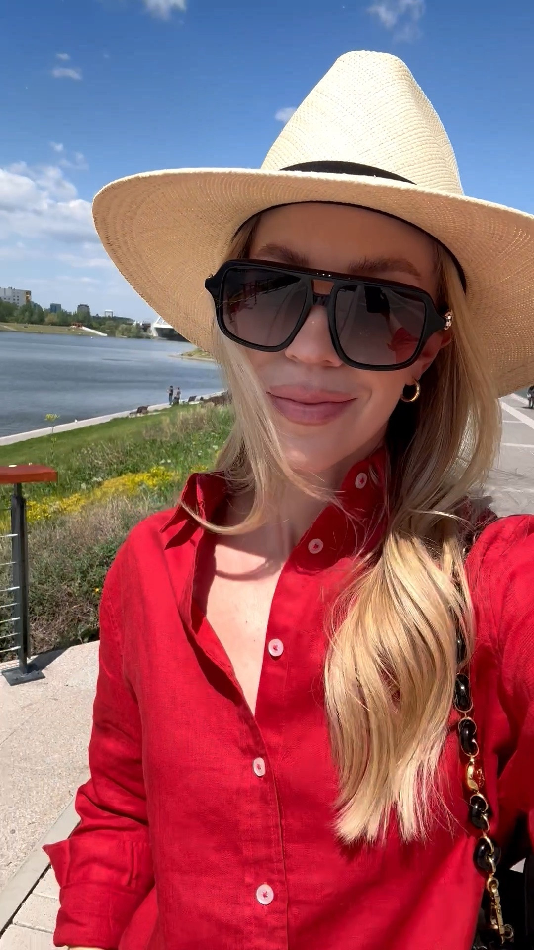Obsessed with this red linen set - under $75 and the color is gorgeous! ❤️ My jellies are under $35 and super comfy