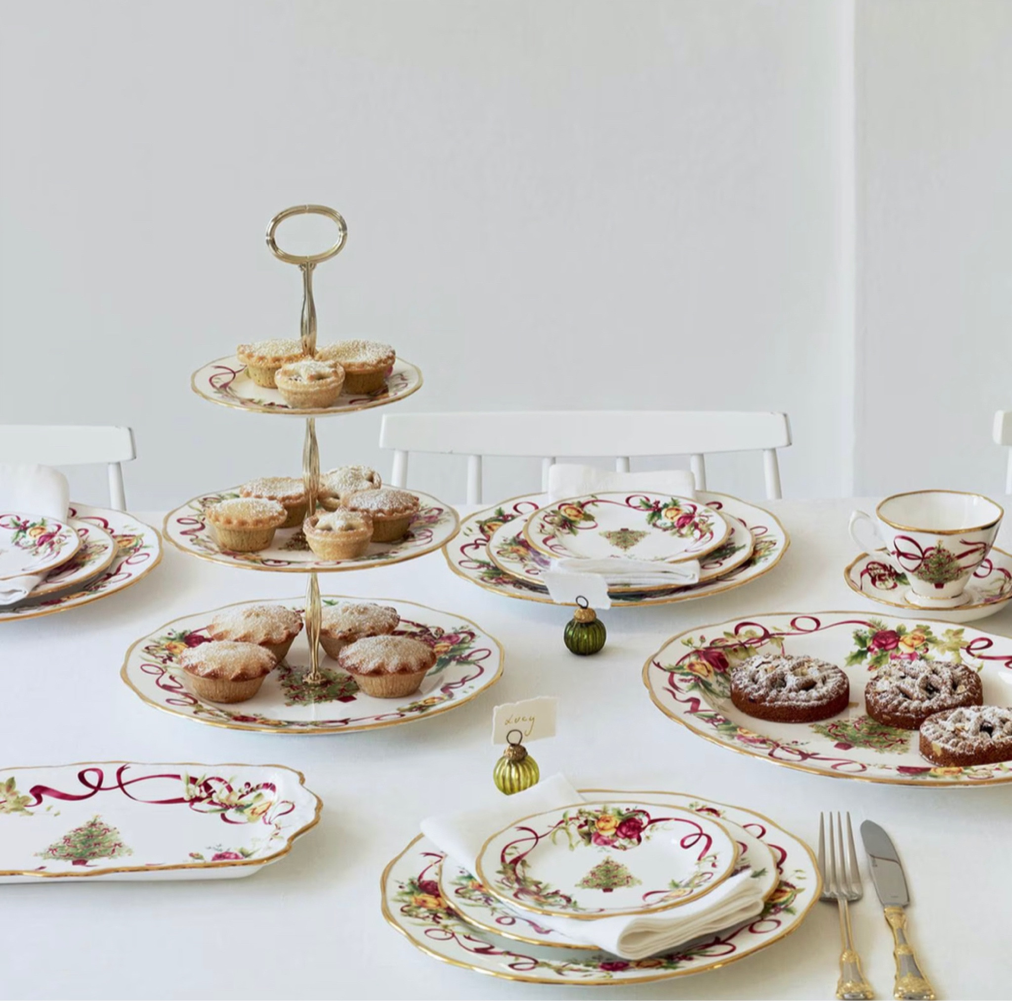 Ending soon. 30% off Royal Albert at Wedgwood. Perfect for the holiday gifting and holiday table. Limited time only! 

#LTKHoliday #LTKhome #LTKGiftGuide