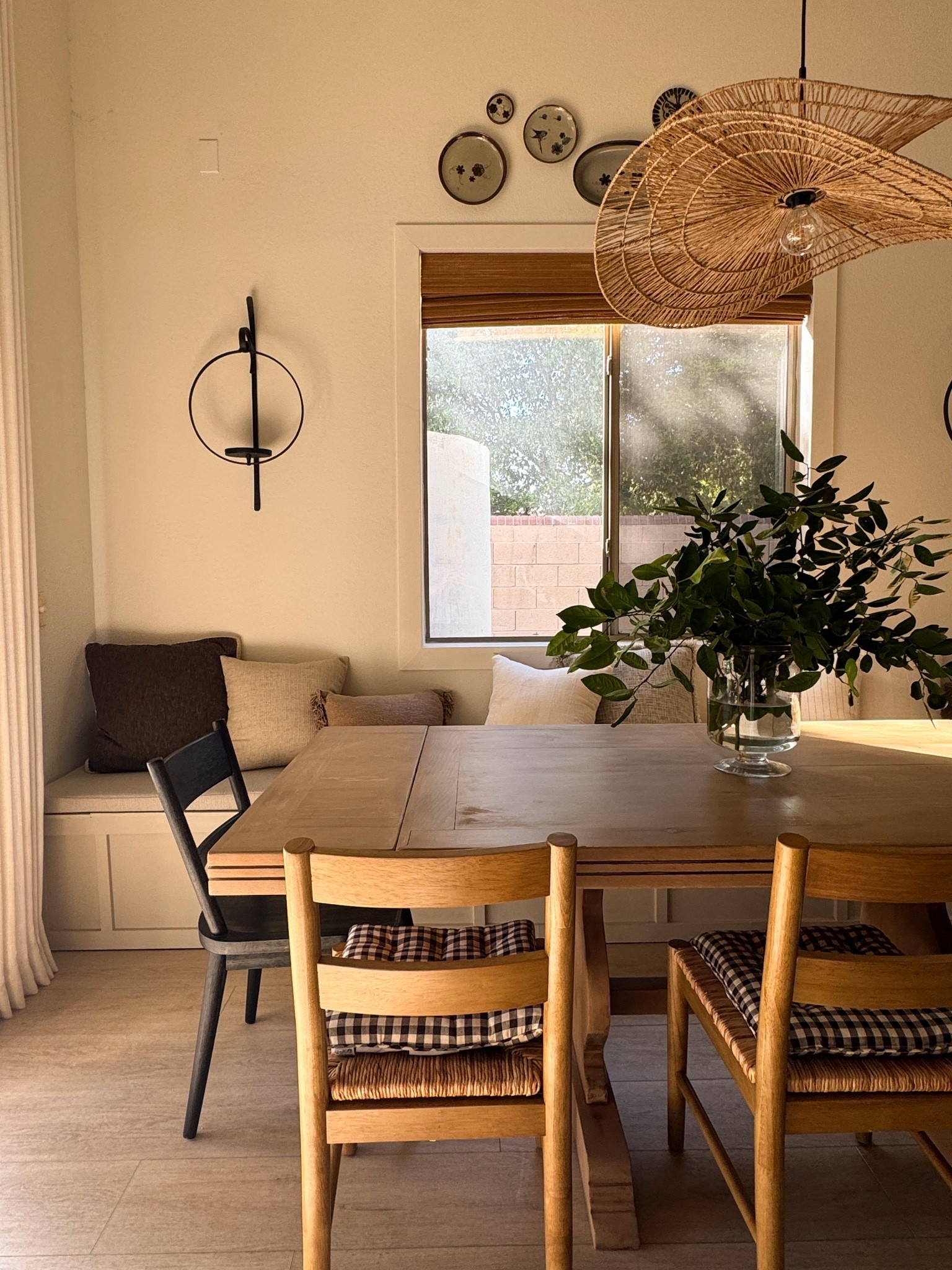 New, old table giving this room all the charm 🤎

#LTKmomlife #LTKHome #LTKstorytime
