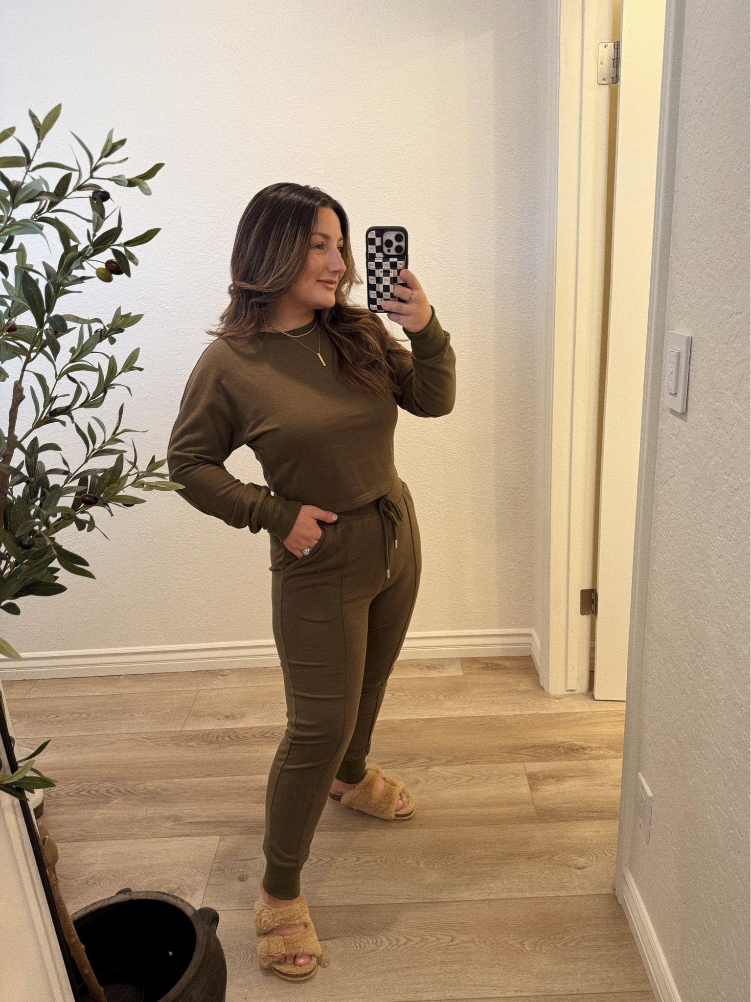 Set size small
Slippers TTS

#LTKStyleTip #LTKFindsUnder50 #LTKTravel