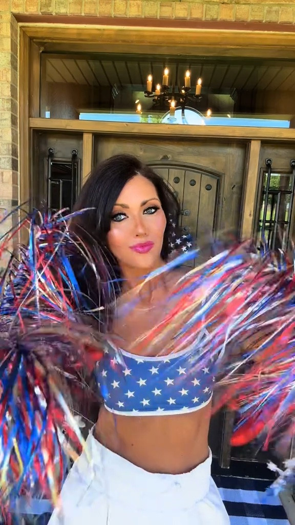 Memorial Day Outfit & Front Door Decorations 🇺🇸

Memorial Day// Memorial Day Outfit// Red white & blue// USA // Devorations for Memorial Day 

#LTKActive #LTKHome #LTKFindsUnder50