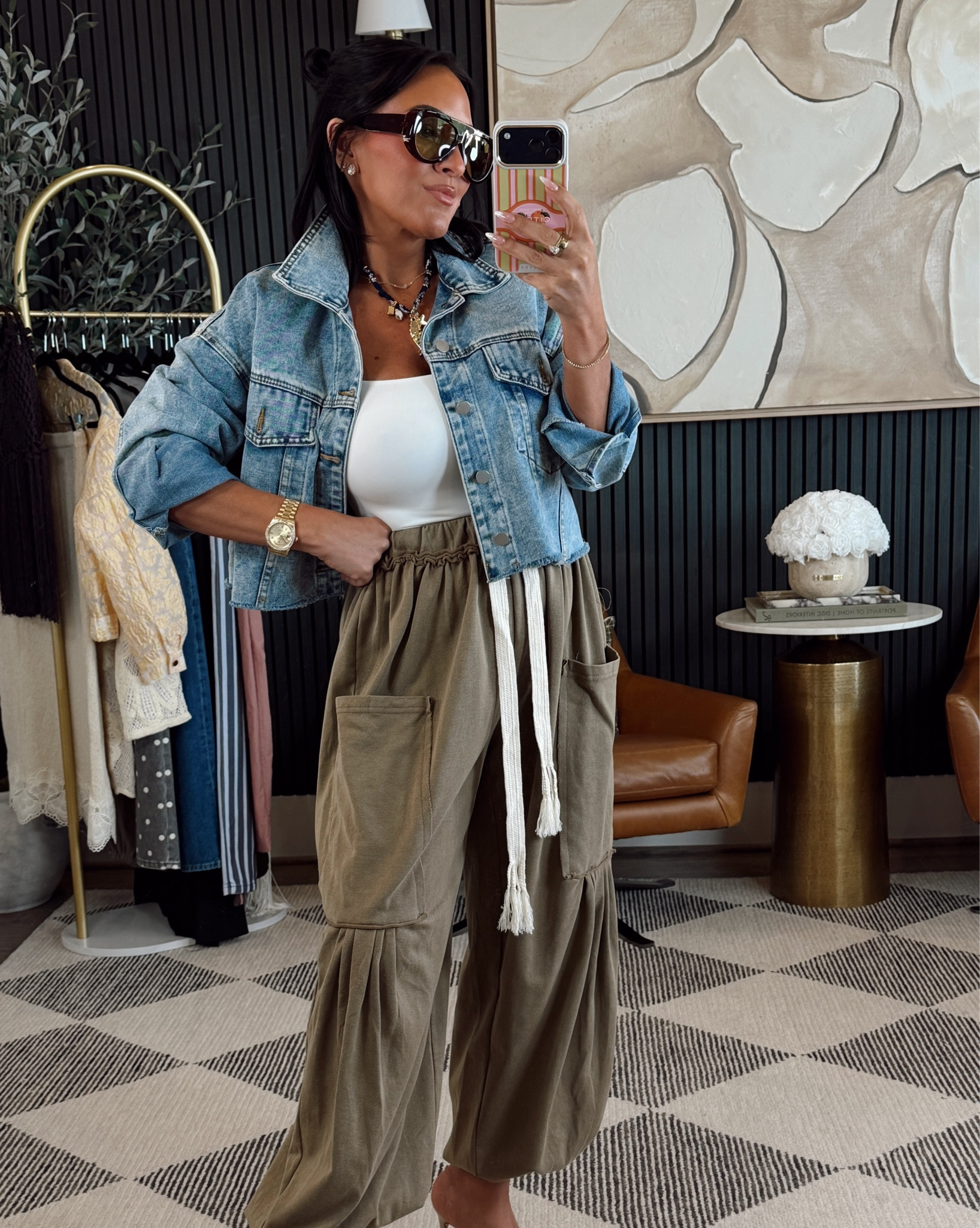 Babes this one was so fun to throw together and I’m kinda obsessed 🤎

The relaxed pants + cropped denim + layered necklace just works…
Casual but still looks styled and elevated.

Also these pants are SO comfortable and petite friendly… you already know that’s a win 🙌

Wearing a small

5’2” • 130 lbs • 25” waist • 34DD • size small

#PetiteFashion #Over40Style #EffortlessStyle #CasualChic #AmazonStyle ✨
