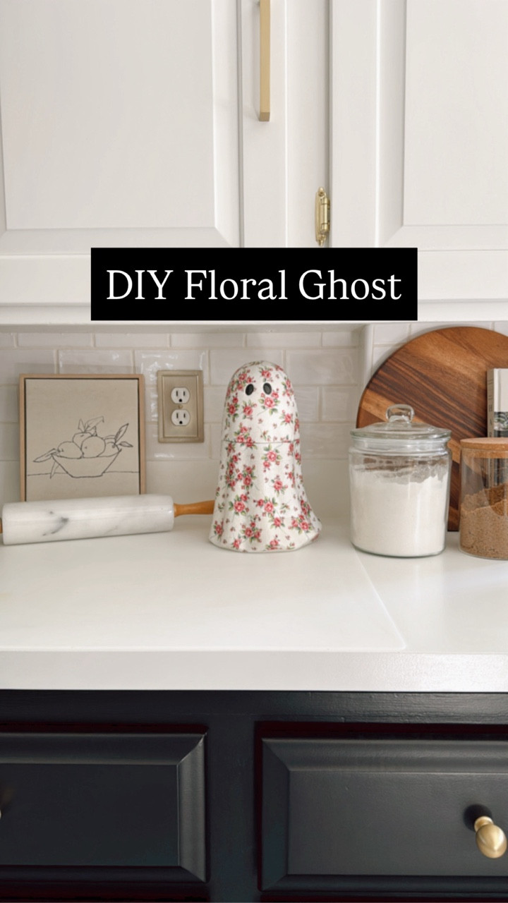 Mahhhhge Pahhhge
DIY Floral sheet cookie jar ghost.
From the 2024 archive 🌹👻

#diyhalloween #halloweendecorating #halloweendiy #spookydecor #floralghost #cookiejar