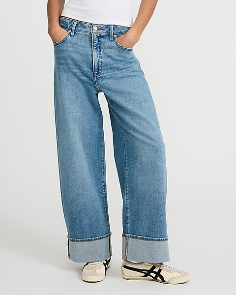 Low Rise Light Wash Cuffed Baggy Jeans | Express