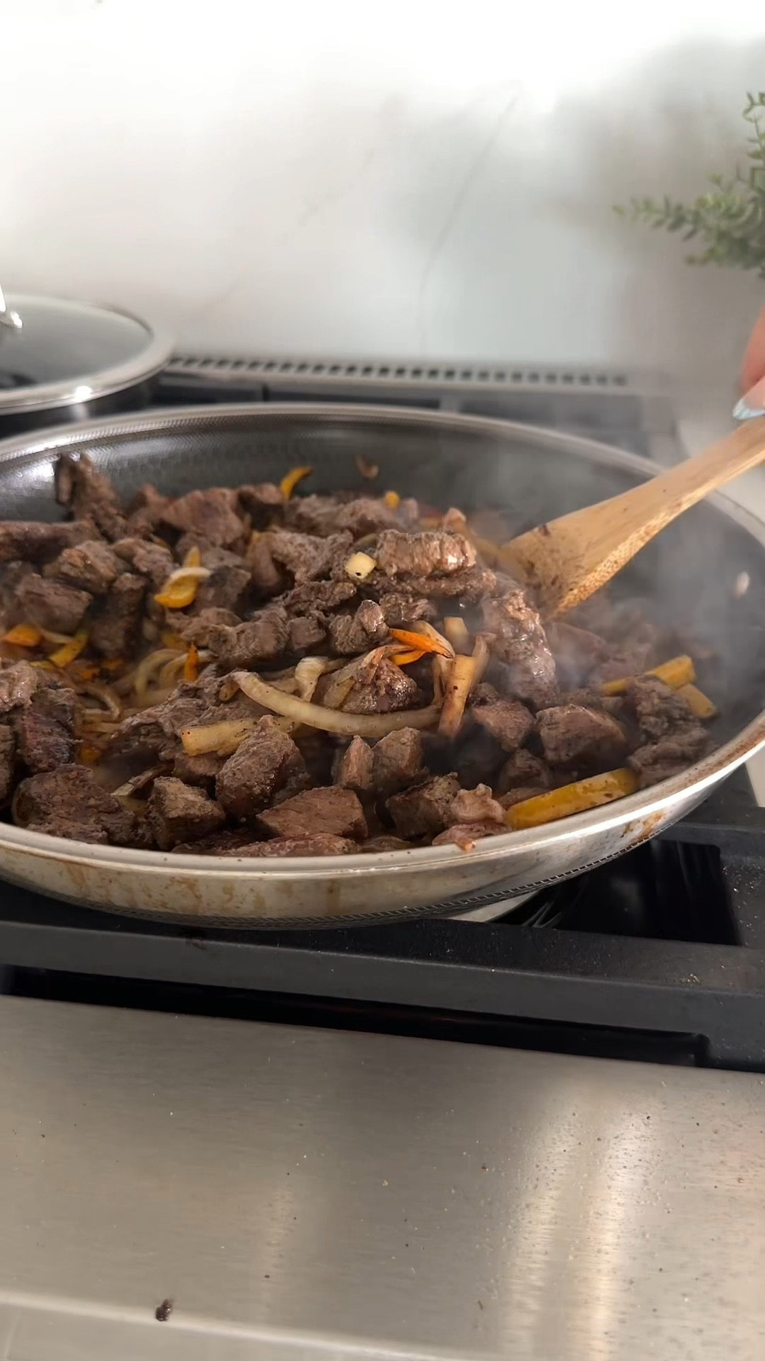 Steak stuffed sweet potatoes with sautéed peppers and onions might be my new favorite easy meal idea. I had leftover steak, sweet potatoes, and veggies to use up, so I threw this together and it turned out SO good.

These baked sweet potatoes are loaded with juicy steak, caramelized onions, and peppers, then topped with melted cheese (optional) and drizzled with your favorite sauces. Perfect for a quick lunch, easy dinner idea, or high-protein comfort meal.

Linking the pan I used because it cooks everything evenly and makes meals like this so easy.