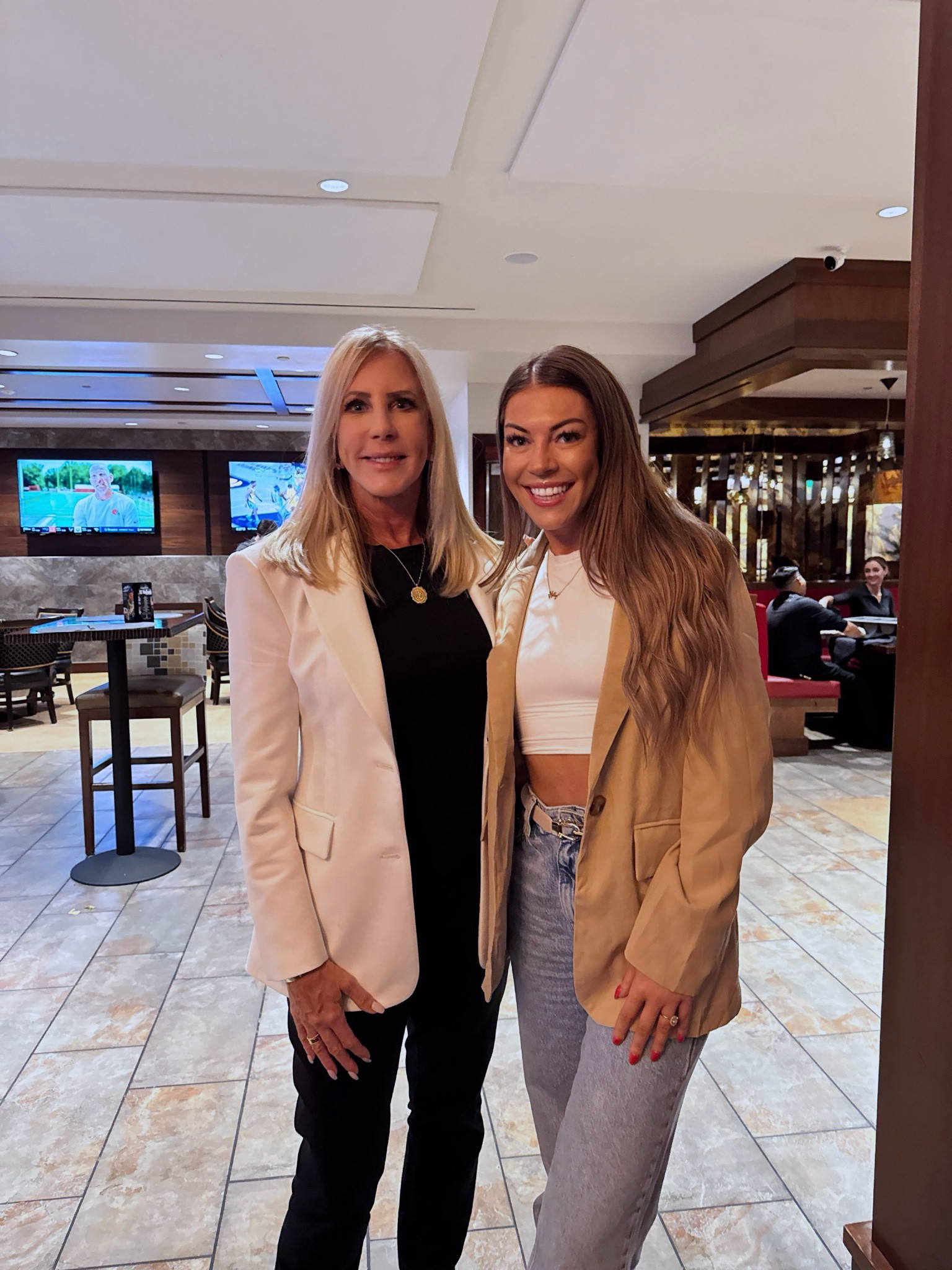 The OG of the OC in my favorite Amazon blazer and top!
Amazon find
Real housewives 
Amazon looks
Work outfits
Work style
Street style 

#LTKSeasonal #LTKfindsunder50 #LTKworkwear