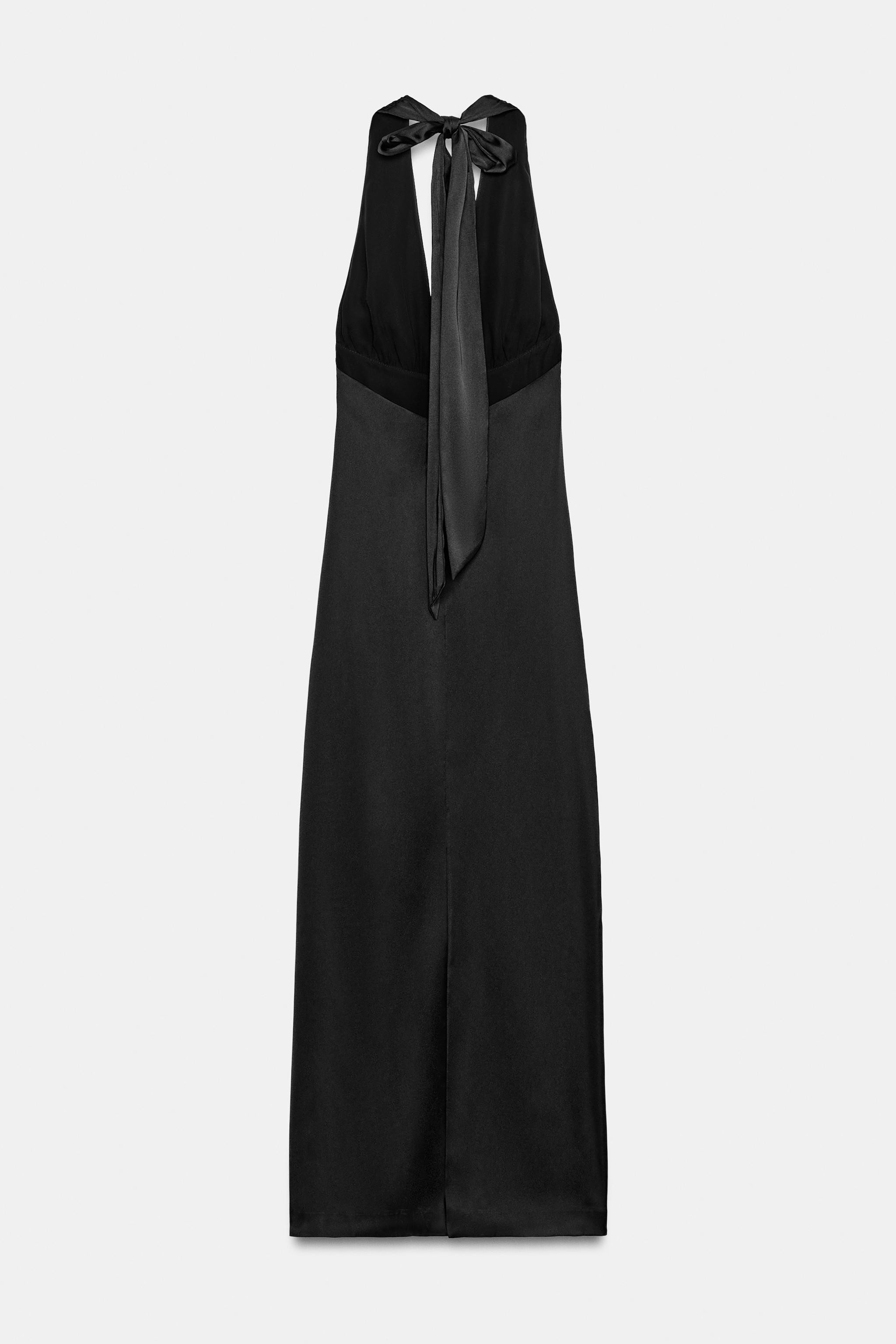 Kleid aus satiniertem Stoff. Neckholder und tiefer V-Ausschnitt. Raffungen im Brustbereich. Farbl... | Zara DE