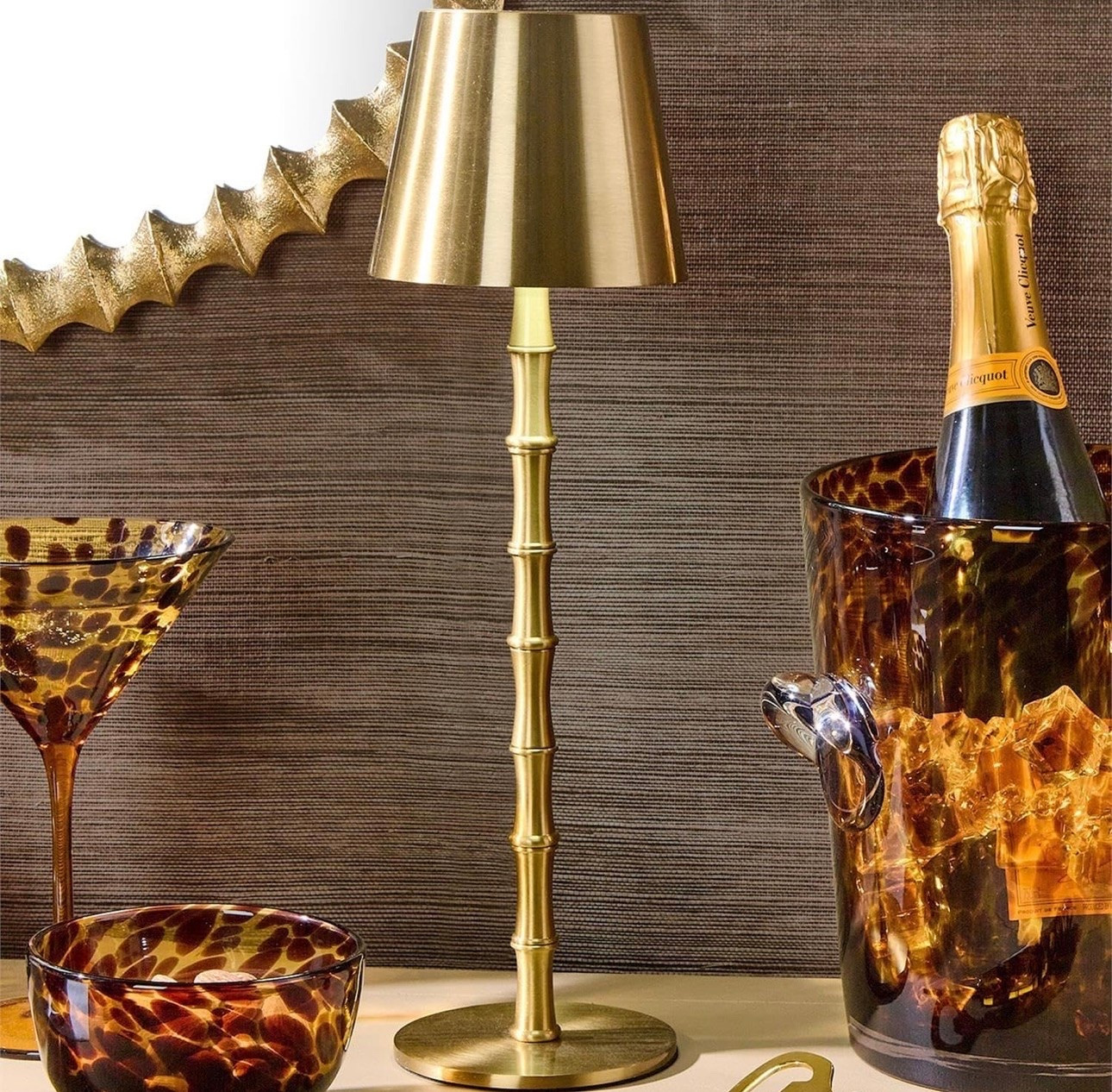 The cutest grandmillenal touch lamps!