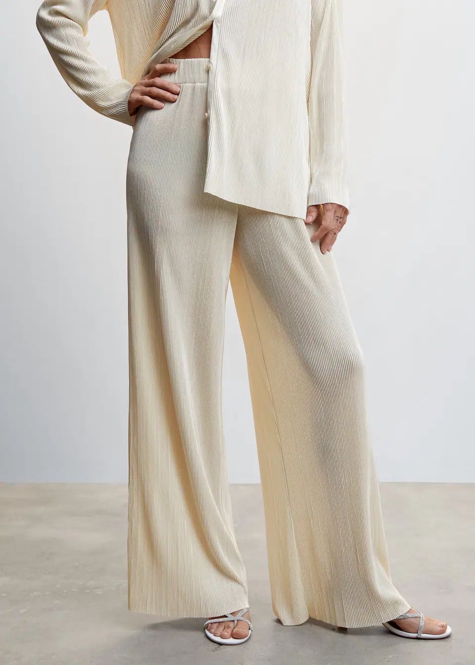 Pleated palazzo trousers | MANGO (UK)