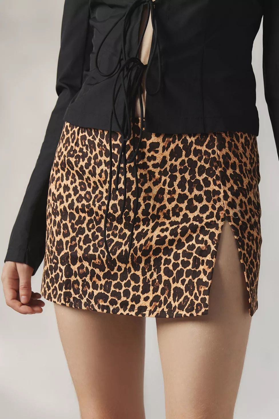 Motel Pravara Leopard Print Mini Skirt | Urban Outfitters (US and RoW)