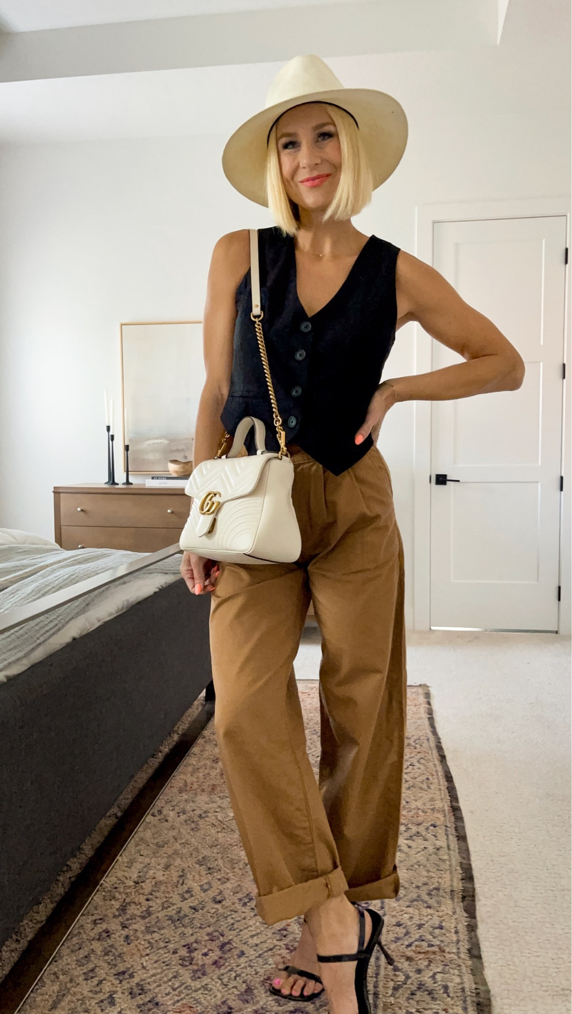 New Levi’s cotton pants! 30% off.
A comfortable, flattering wide leg fit with the perfect pleat. 
Wearing: size 26. Size down, they run big
