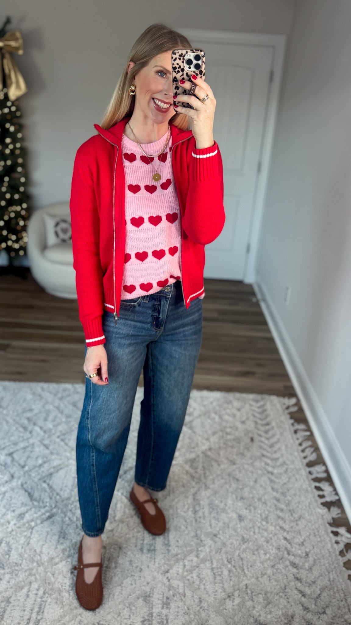 Weekend Walmart Wins try-on
Heart sweater- kids 18, fits like a women’s medium 
Zip up sweater- small 
Barrel jeans- size up 

#LTKFindsUnder50 #LTKootd