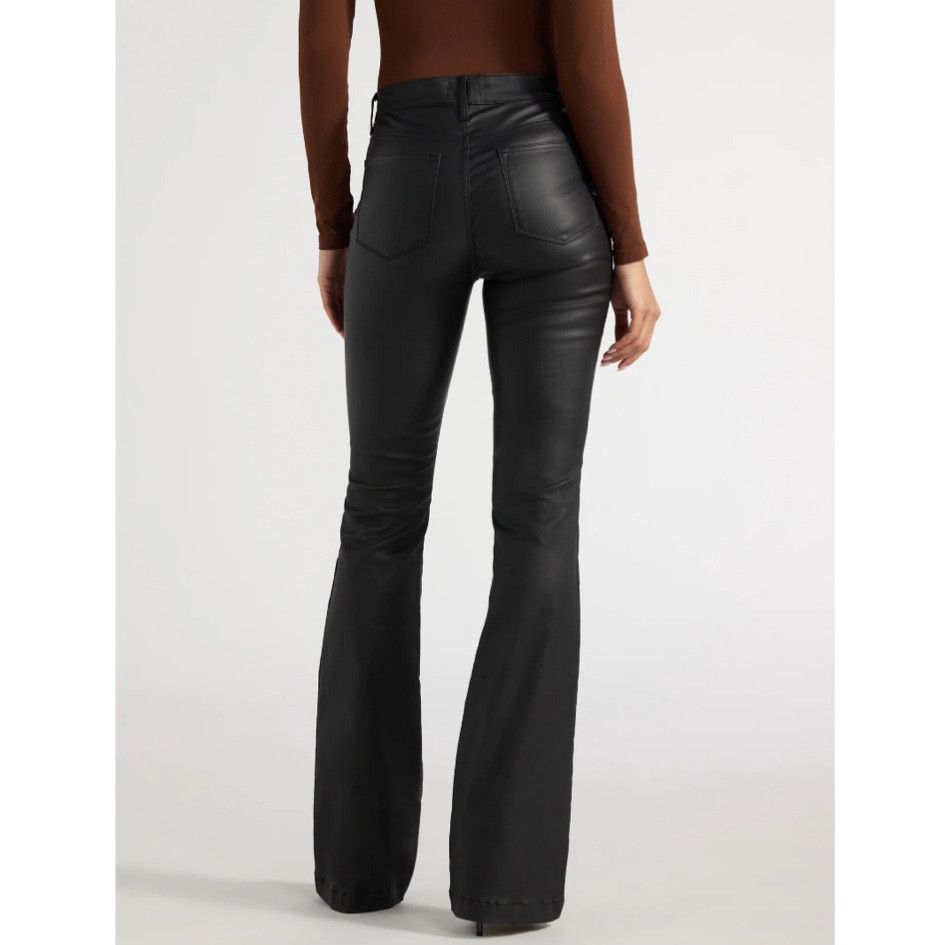 The PERFECT black coated pants for Fall 🖤
#coated #flare #pants #walmart #falloutfit

#LTKWorkwear #LTKFindsUnder50 #LTKStyleTip