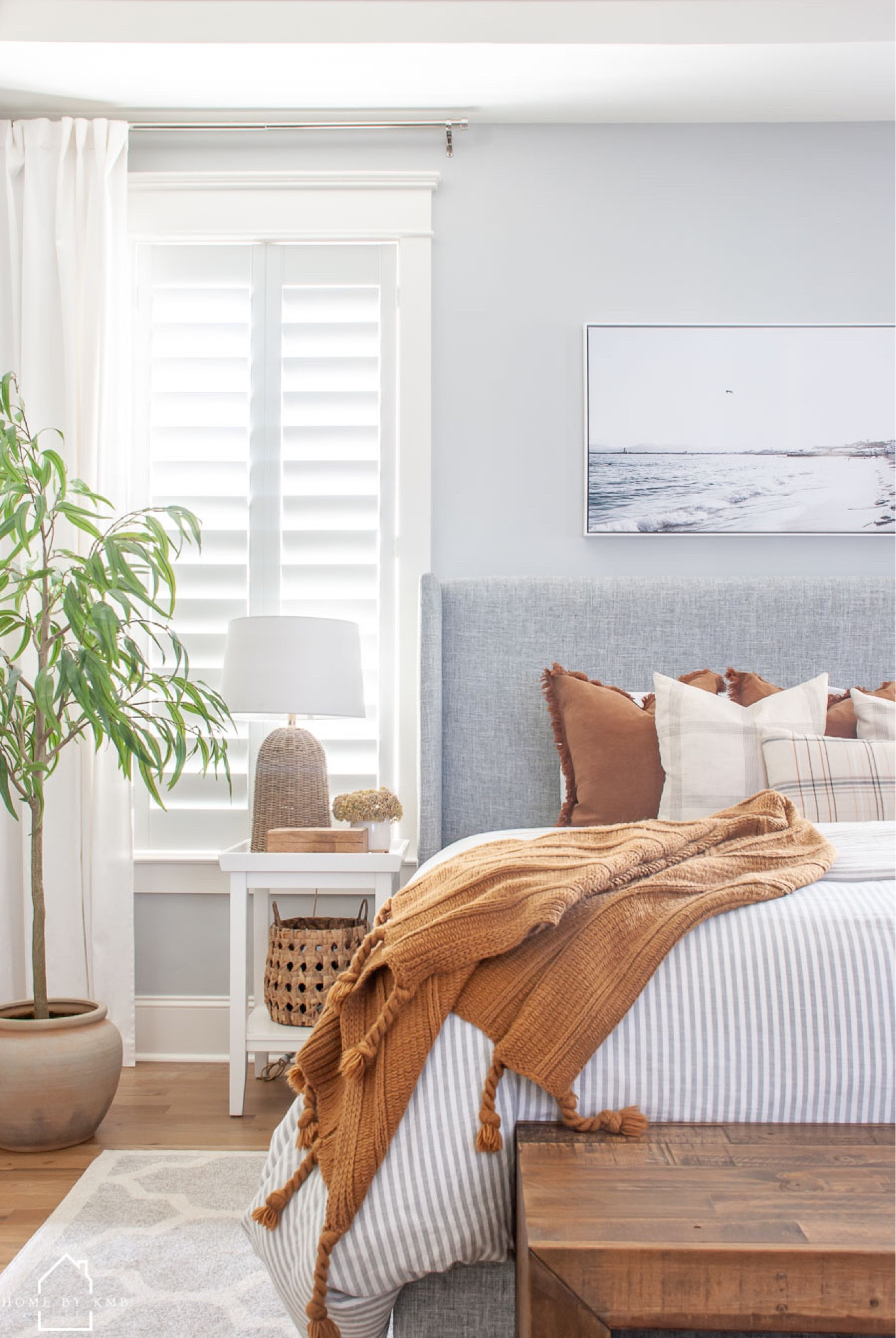 BEDROOM | is sheet changing day the best day or what?! I mean not the actual having to change the sheets but there is nothing like jumping into a freshly made bed at night! 
•
Added a little fall to my bedroom & I’m in love! Shop this space by clicking the link in my bio or by following me in the @shop.ltk app!
•
•
•
•
 #bedrooms #bedroomdecor #bedroomideas #bedroomstyling #bedroominspiration #bedroominspo #bedroomgoals #bedroominteriordesign #bedroomdesigns #bedroomdecoration #bedroomdecorideas #bedroomdesignideas #masterbedroom #bedroomfurniture #fallvibes #fallseason #fallmood #falldecor #falldecoration #falldecorations #falldecoratingideas #falldecorideas #myhouseandhome #scrollstoppinghome #makingahouseahome #howihome 

#LTKSeasonal #LTKhome