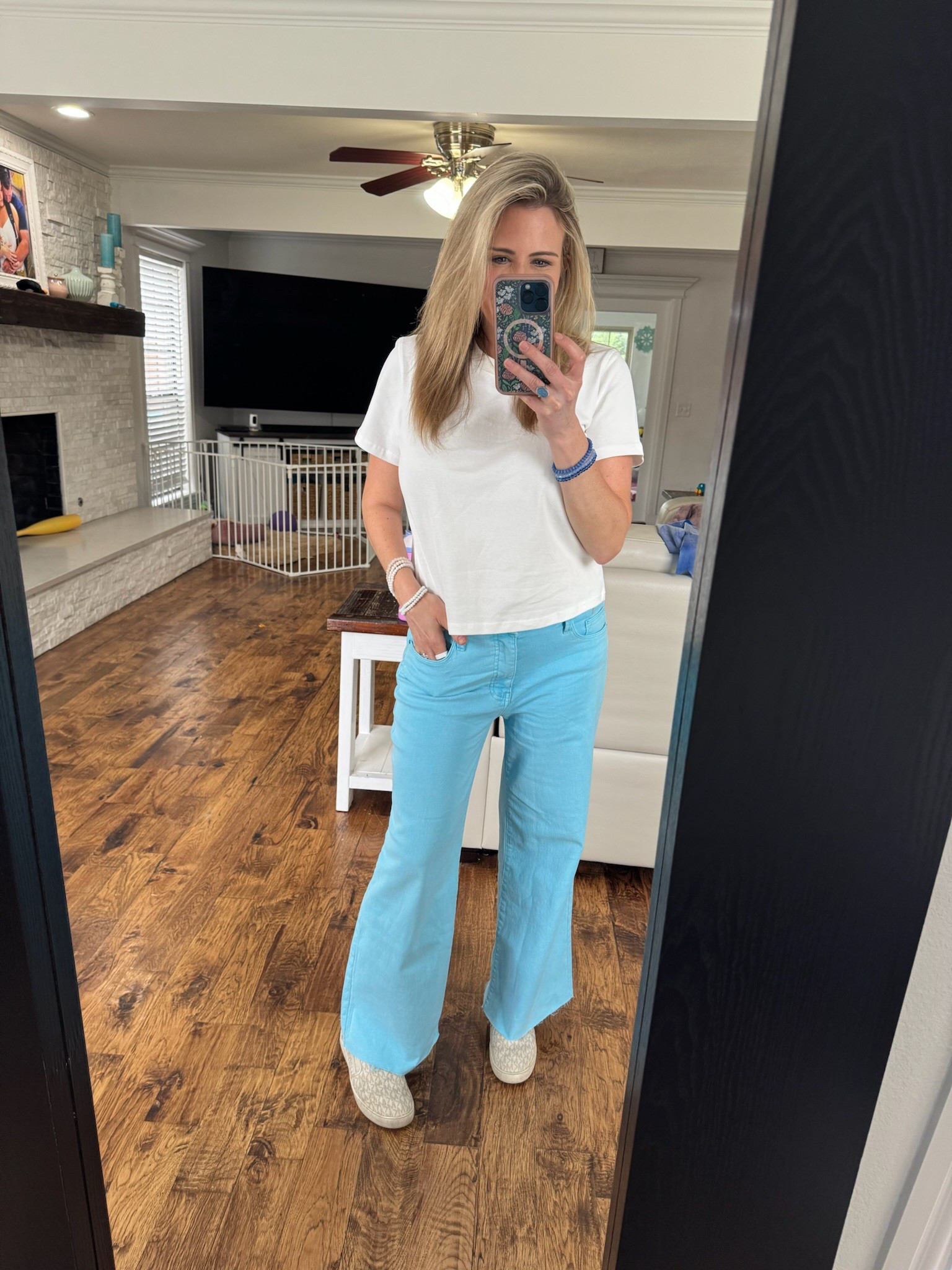 Cutest jeans for spring!  They’re stretchy so might want to size down 

#LTKStyleTip #LTKSeasonal