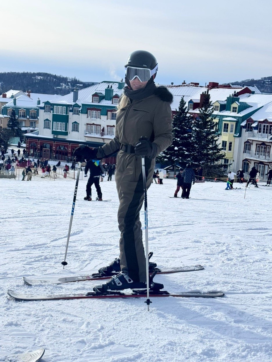 Cozy, calientito y con estilo ❄️🤍
Probado en temperaturas de -20 °C y sobreviví feliz 😌
Si buscas un set de esquí que sí cumpla, este es.
Yo llevo talla S 🫶




#LTKSeasonal #LTKdayinmylife #LTKHoliday