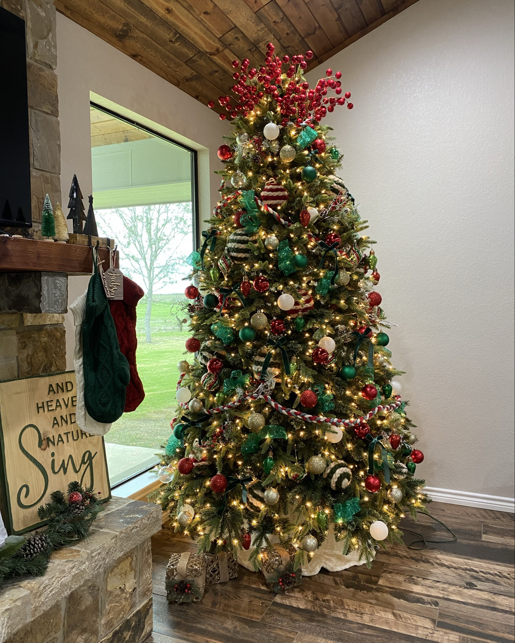 Classic Christmas tree - classic green and red Christmas tree

#LTKHome #LTKSeasonal #LTKHoliday