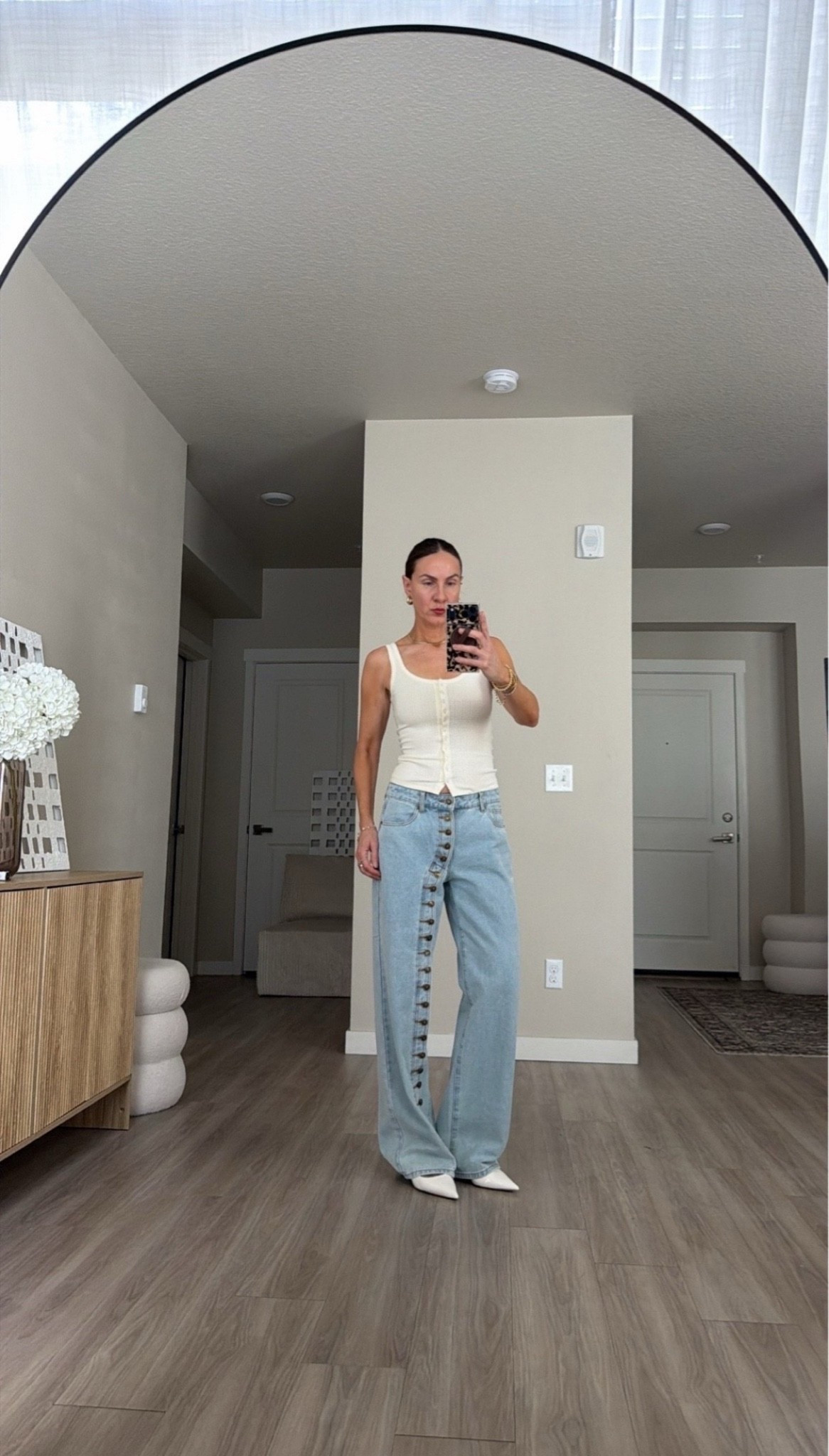 linking invisible bra i'm wearing 
exact button jeans 
exact top 
exact heels. 
size up  0.5 in heels 
all other tts.  wearing small