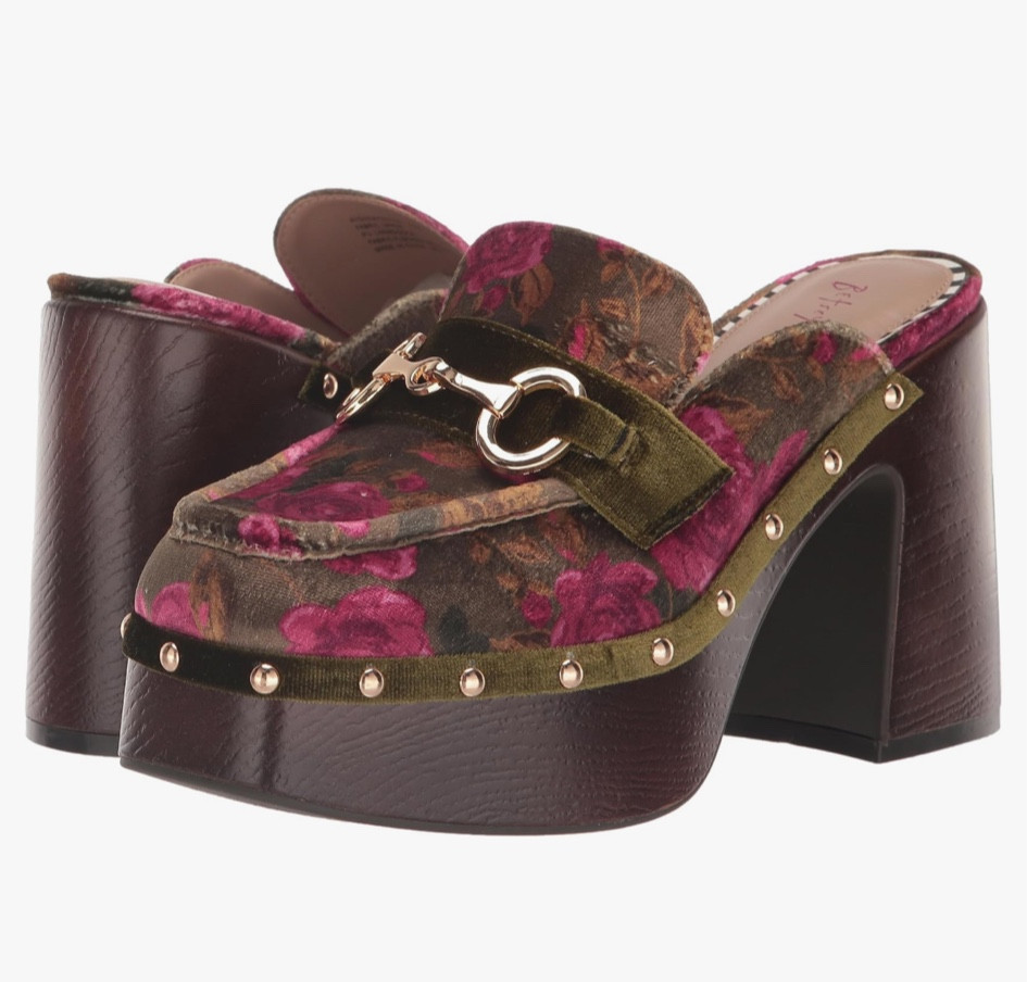 Even though I’m tall , I’m obsessing over these clogs! Super cute and on sale! 

#LTKsalealert #LTKHoliday #LTKshoecrush