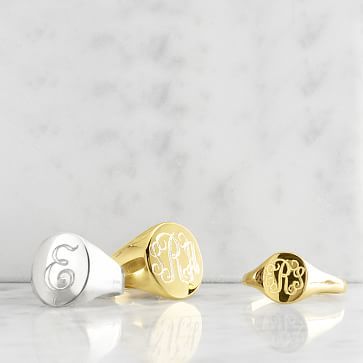 Sarah Chloe Classic Oval Signet Ring | Mark and Graham