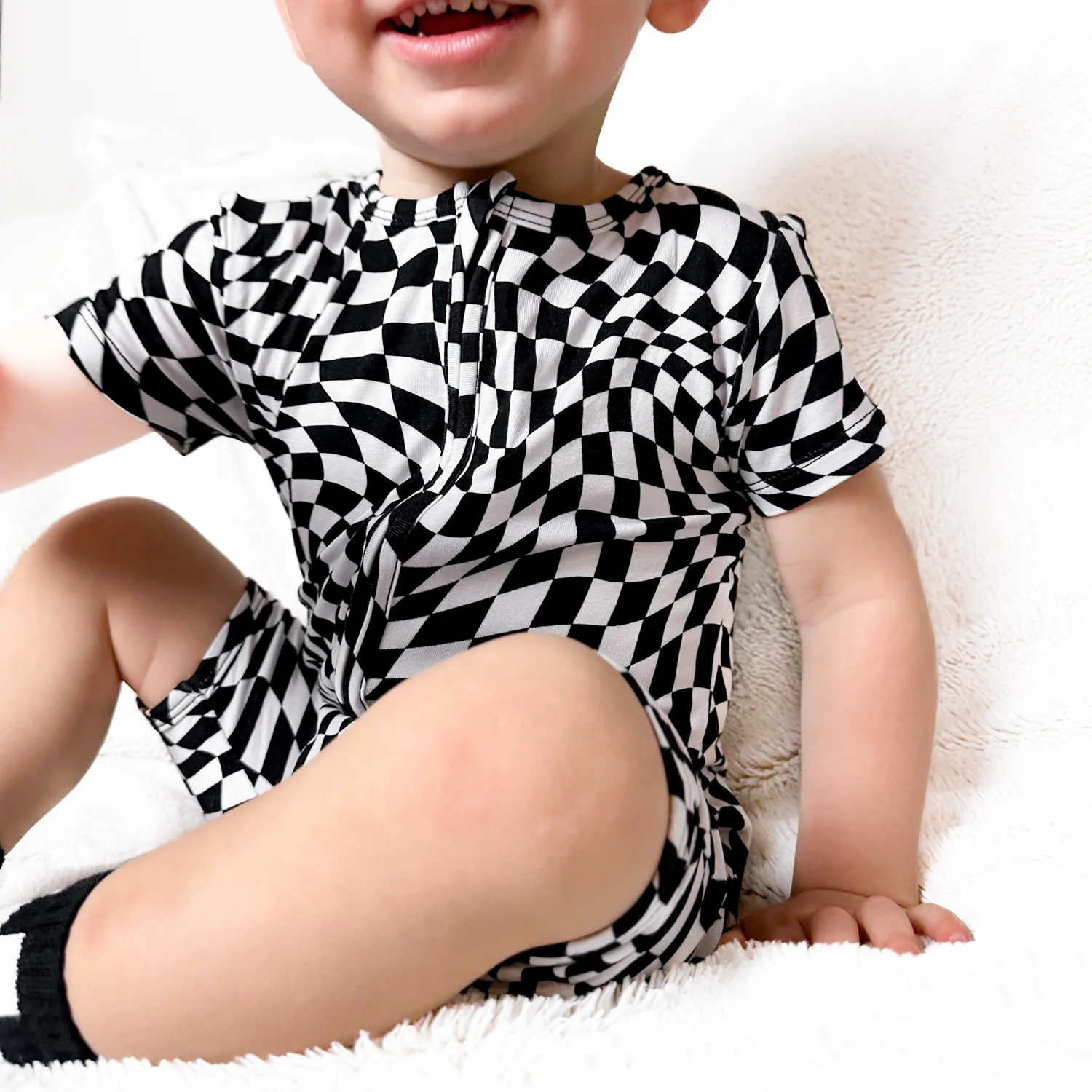 ZIP SHORTIE- Black Dizzy Check | millie + roo