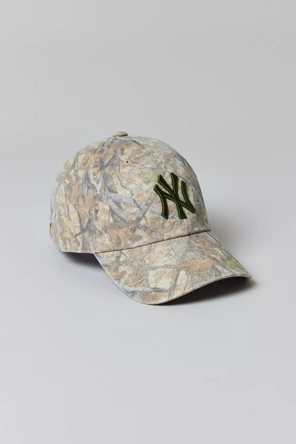 Mitchell & Ness MLB New York Yankees Camo Dad Hat | Urban Outfitters (US and RoW)