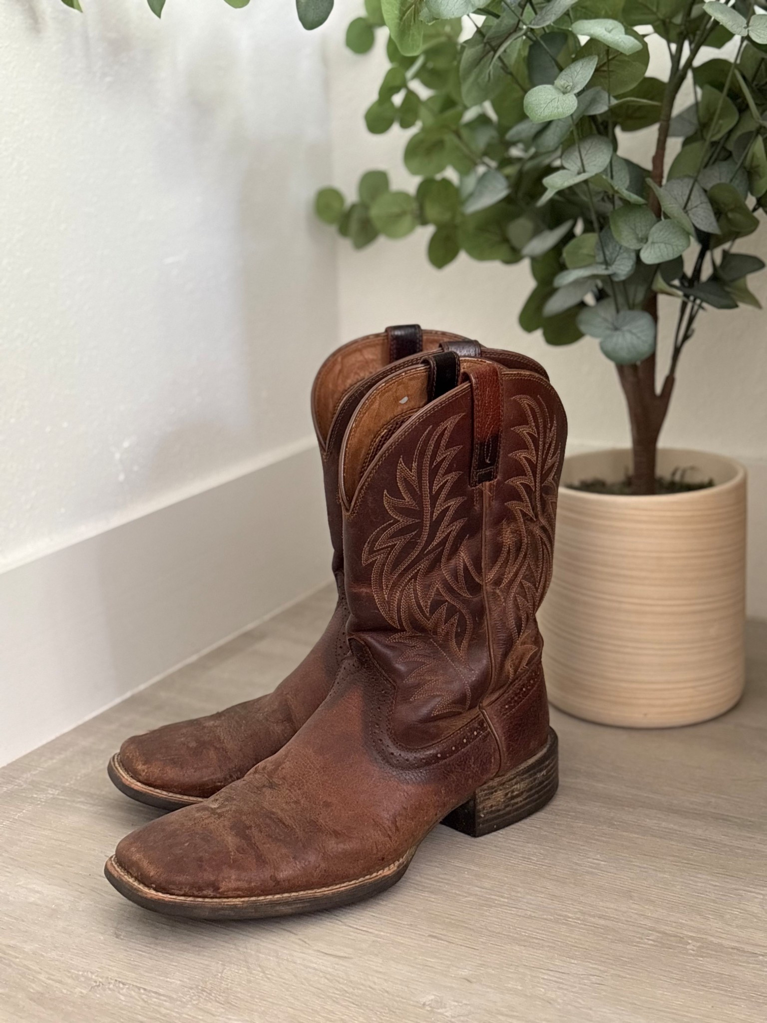 Selling these men’s Ariat Cowboy Boots - size 11 on Poshmark! Make me an offer!

#LTKSaleAlert #LTKootd #LTKMens