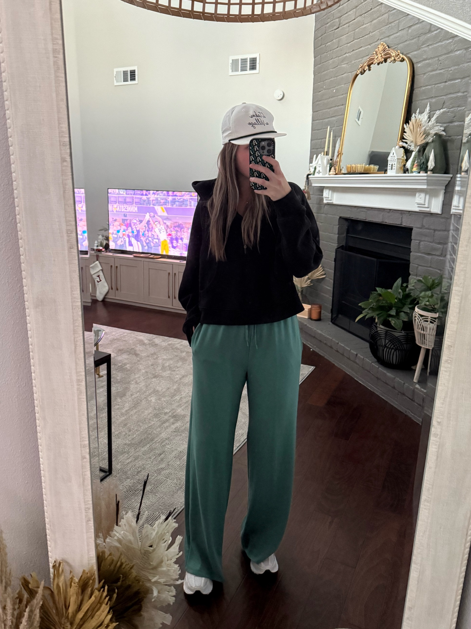 Tall girl approved sweats!! 

#LTKFindsUnder50 #LTKSeasonal #LTKStyleTip