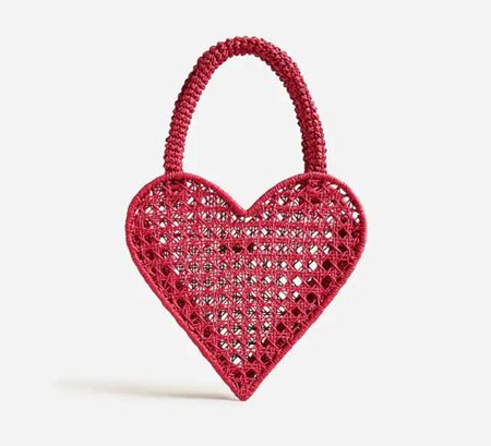 New in!! Small heart straw bag


#LTKfindsunder100 #LTKitbag