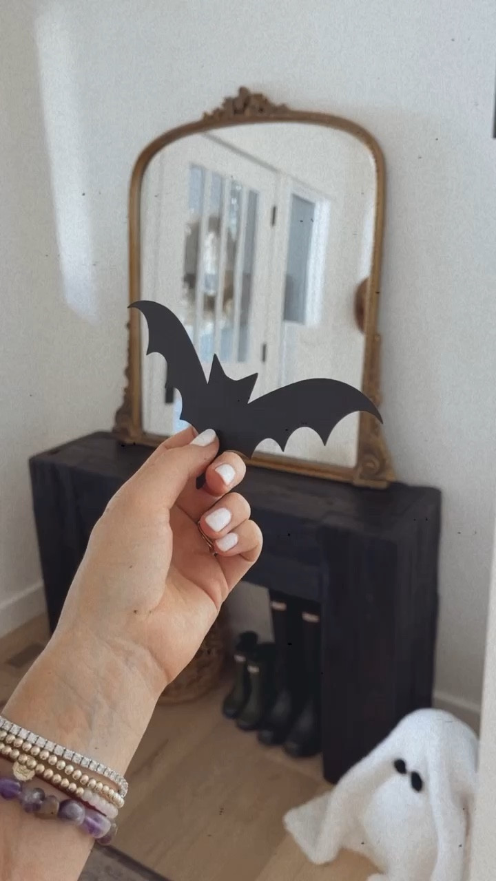 H A L L O W E E N \ bats for the easiest Halloween decor!🦇

Etsy

#LTKhome #LTKHalloween