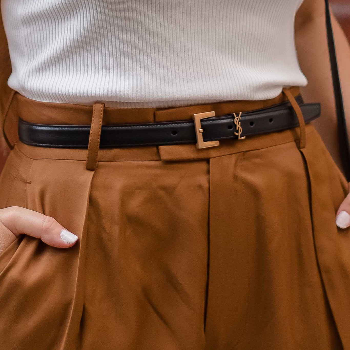 Cassandre leather belt- Saint Laurent 
Cinturón YSL  

#LTKeurope #LTKGiftGuide #LTKstyletip